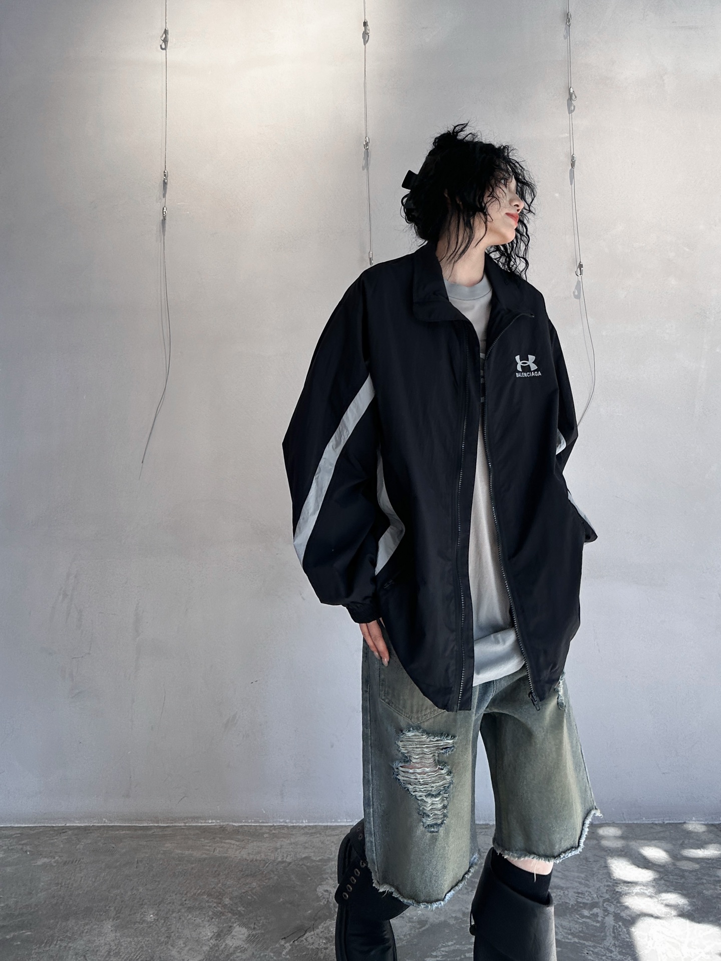 NO:314395,NEW｜New skin clothing, imported technology fiber fabric, ultra-thin breathable sun protection, windbreaker style is very handsome, the whole color splicing design, hem drawstring design, loose style for men and women, size Sml, alexander wang19860909NEW｜新款皮肤衣,进口科技纤维面料,超薄透气防晒,风衣版型帅气十足,整身撞色拼接设计,下摆抽绳设计,宽松版型男女同款,尺码Sml,,alexander wang,Women's clothing