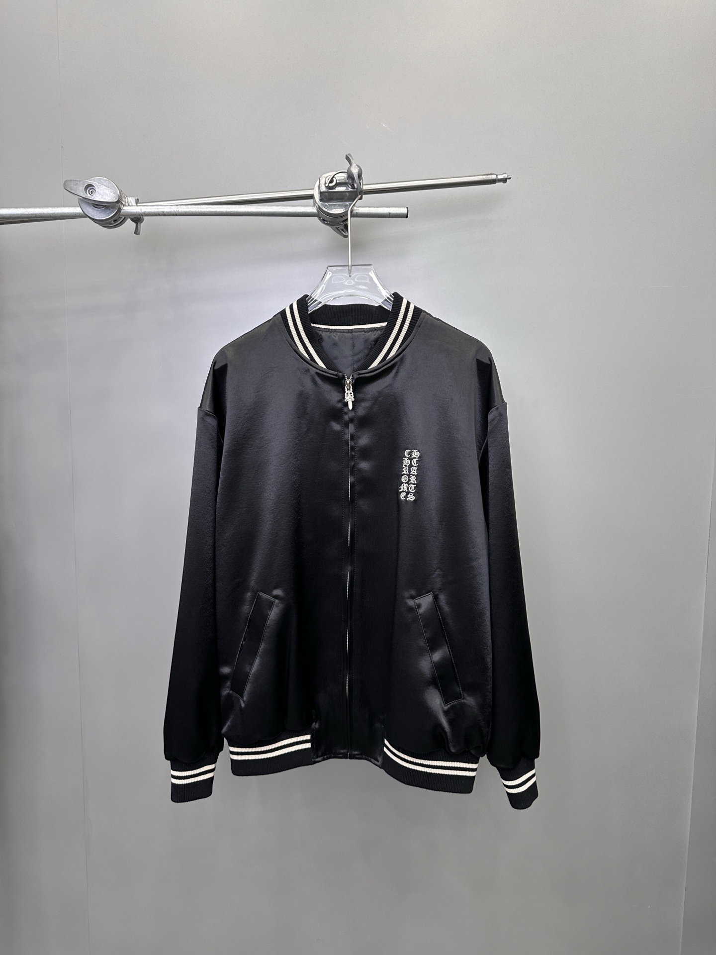 NO:315766,Croxin｜New jacket, classic recycled nylon fabric, baseball uniform style full of American retro style, imported ultra-dense plain embroidery on the front and back of the chest, full of design sense, short style modification ratio, size sml, chrome hearts, jackets & coats, alexander wang19860909克罗心｜新款夹克,经典再生尼龙面料,棒球服款式美式复古风满满,胸前后背进口超密平纹刺绣,设计感十足,短款版型修饰比例,尺码sml,,chrome hearts,jackets & coats,alexander wang,Women's clothing