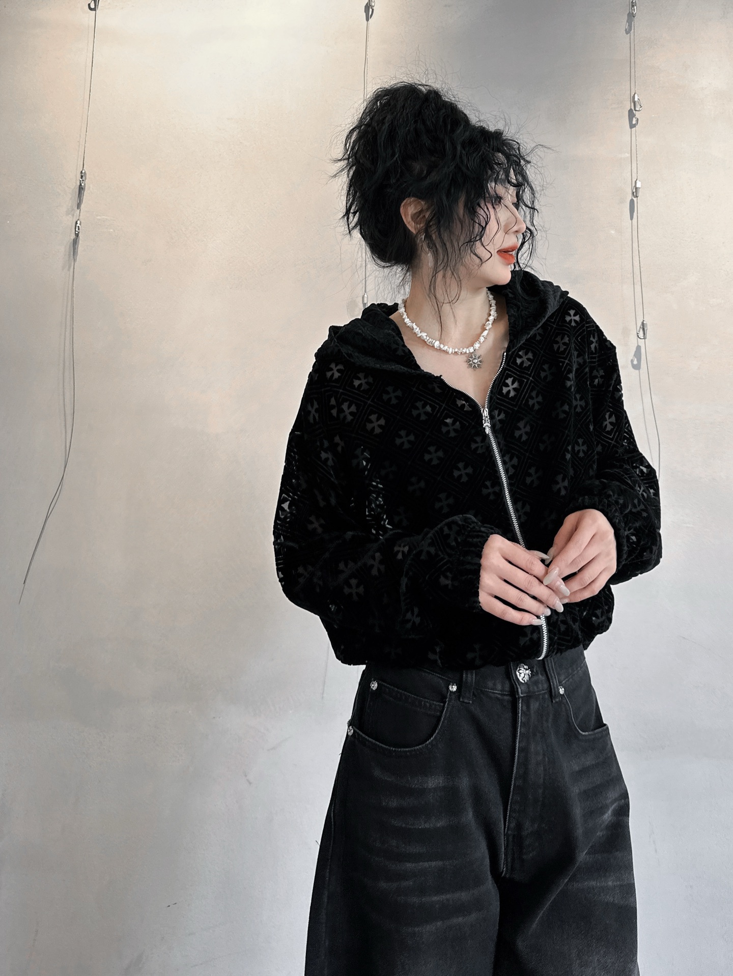 NO:315770,Croxin｜New mesh cardigan, high elastic mesh fabric, moderate skin-transparent feeling to make you look slim and cover your flesh, the whole flocking logo print pattern has a full texture, size Sml [Washing instructions: Nylon fabric, the water temperature should not exceed 40℃, do not rub it hard during washing, do not expose it to the sun or dry it after washing, it is recommended to dry the ventilated area], chrome hearts, alexander wang19860909克罗心｜新款网纱开衫,高弹力网纱面料,适中透肤感显瘦遮肉,整身植绒logo印花图案质感满分,尺码Sml [洗涤须知锦纶面料,水温不宜超过40℃,洗涤时勿猛搓,洗后勿暴晒和烘干,建议通风处阴干],,chrome hearts,alexander wang,Women's clothing