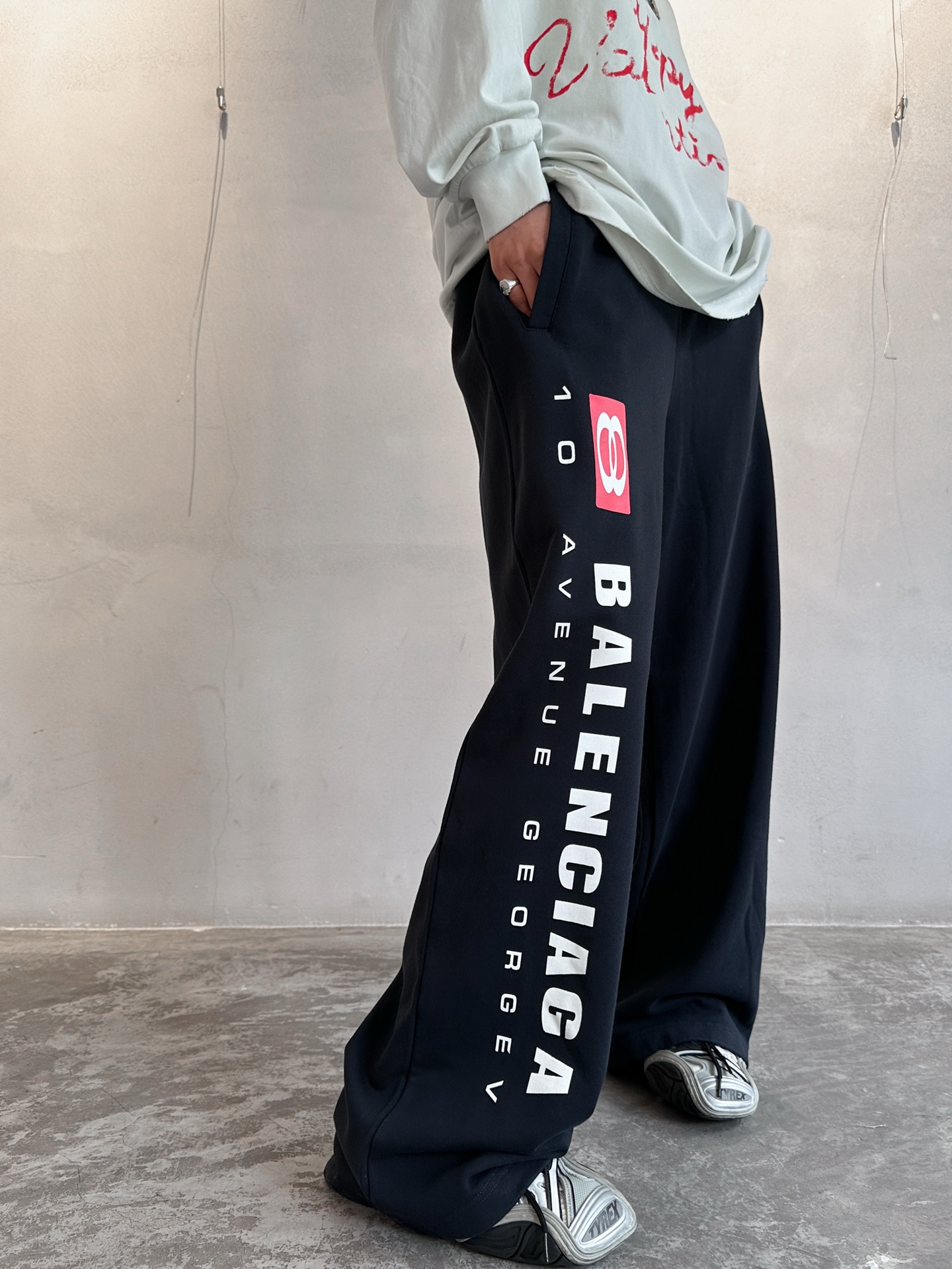 NO:308838,Paris｜The same style as the new Justin Bieber, 100% pure cotton, letter printed hoodies, versatile and fashionable, showing long legs. Size SML, alexander wang19860909巴黎｜新款贾斯丁比伯同款,百分百纯棉,字母印花卫裤,百搭时髦显腿长 尺码SML,,alexander wang,Women's clothing