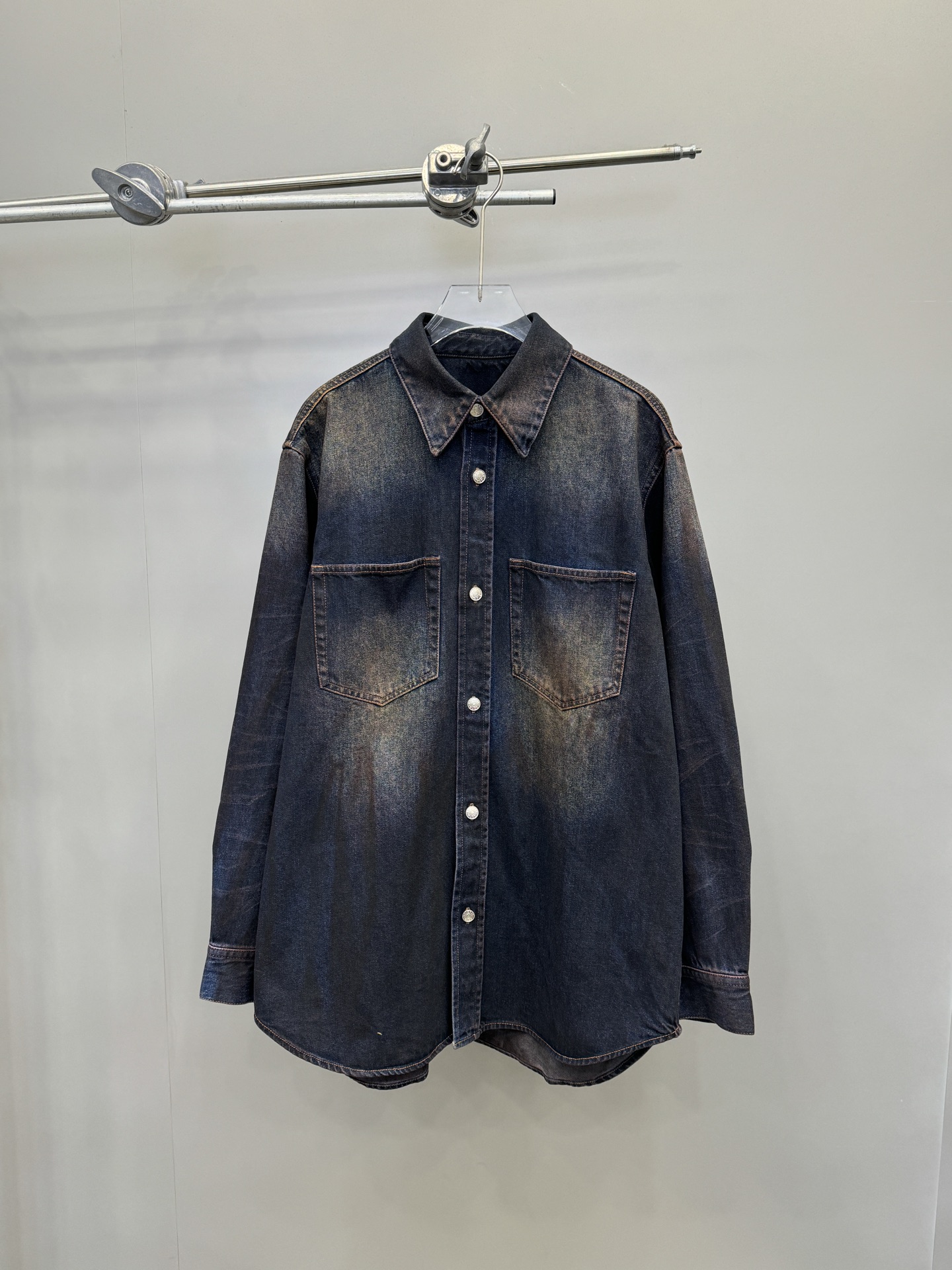 NO:308840,ACNE｜New style of washing cement slurry denim, with strong inclusiveness, three-dimensional tailoring style is easy to wear and not picky about people Size sml, acne studios, alexander wang19860909ACNE｜新款洗水泥浆牛仔衣,包容性比较强,立体剪裁的版型好穿不挑人 尺码sml,,acne studios,alexander wang,Women's clothing