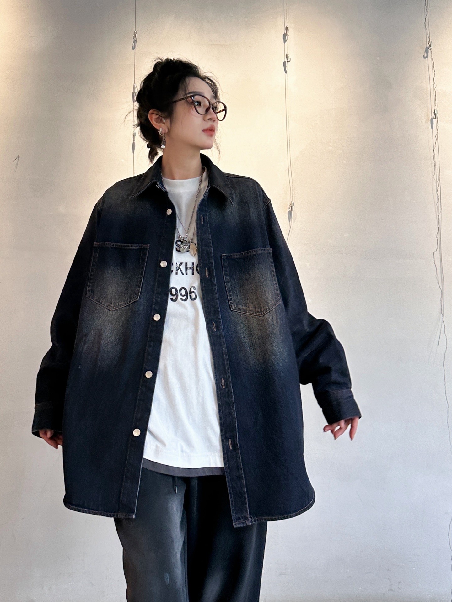 NO:308842,ACNE｜New style of washing cement slurry denim, with strong inclusiveness, three-dimensional tailoring style is easy to wear and not picky about people Size sml, acne studios, alexander wang19860909ACNE｜新款洗水泥浆牛仔衣,包容性比较强,立体剪裁的版型好穿不挑人 尺码sml,,acne studios,alexander wang,Women's clothing