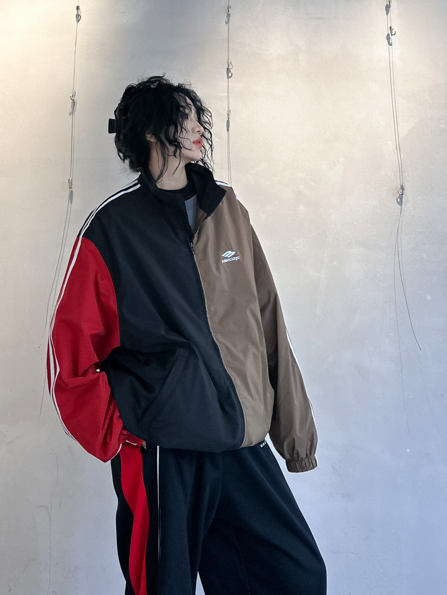 NO:308846,Paris | New contrasting stand collar windbreaker, retro sports loose jacket, inner liner grid breathable and comfortable commuting daily must-have style, loose style same as men and women, size SML, jackets & coats, alexander wang19860909巴黎｜新款撞色立领风衣,复古运动宽松夹克,内胆网格透气舒适通勤日常必留款,宽松版型男女同款,尺码SML,,jackets & coats,alexander wang,Women's clothing