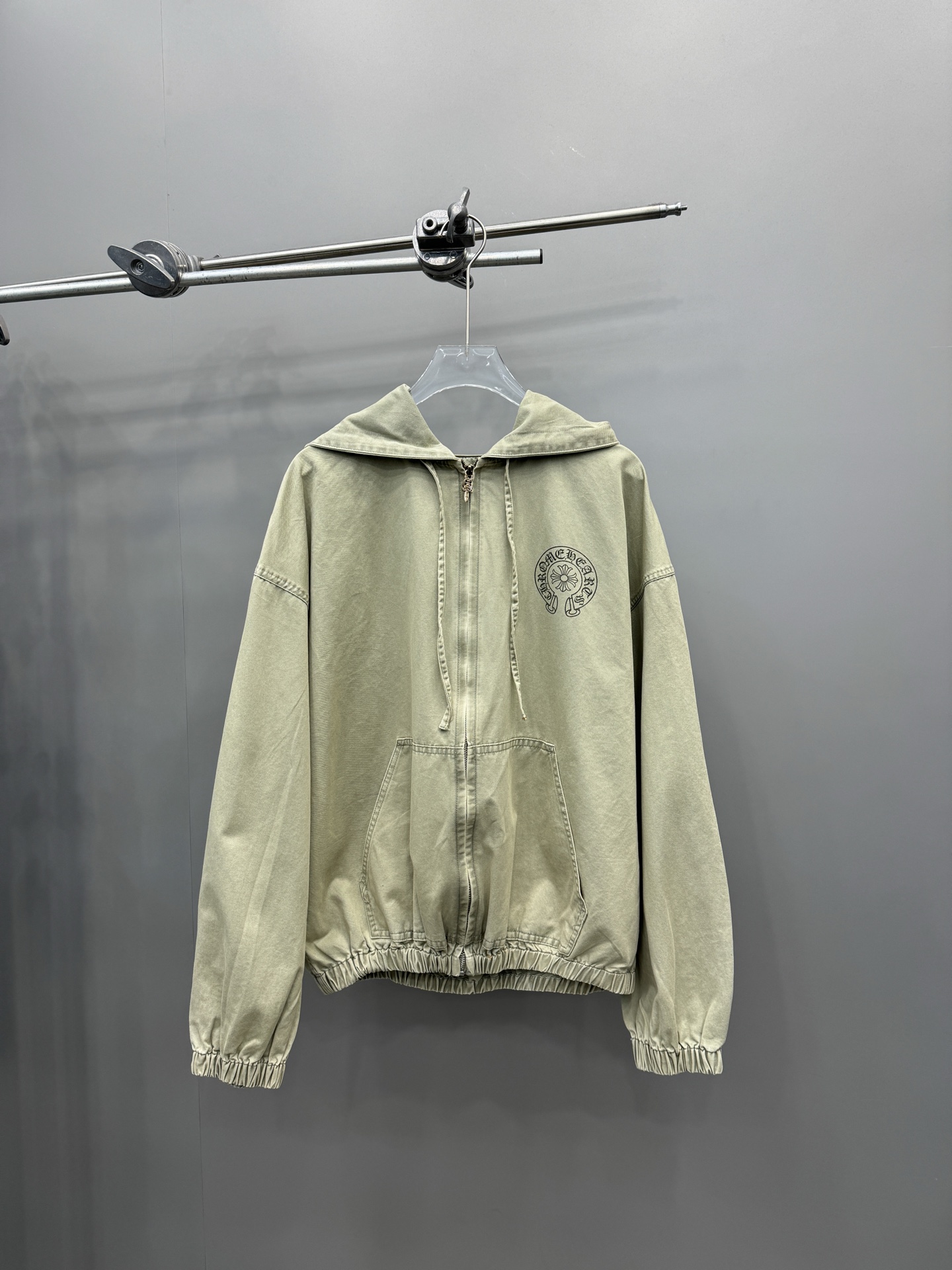 NO:308869,Croxin｜New wash-water wide version hooded jacket, 100% pure cotton, thick and textured, fixed dye fabric with open mold custom hardware accessories, hem elastic band elasticity, loose style, size SML, chrome hearts, jackets & coats, hats, alexander wang19860909克罗心｜新款洗水宽版连帽外套,百分百纯棉,厚实有质感,定染面料搭配开模定制五金配件,下摆弹力带松紧,宽松版型,尺码SML,,chrome hearts,jackets & coats,hats,alexander wang,Women's clothing