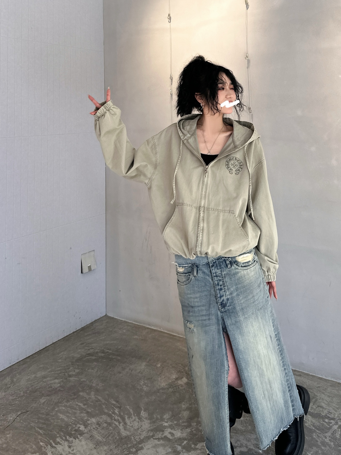 NO:308871,Croxin｜New wash-water wide version hooded jacket, 100% pure cotton, thick and textured, fixed dye fabric with open mold custom hardware accessories, hem elastic band elasticity, loose style, size SML, chrome hearts, jackets & coats, hats, alexander wang19860909克罗心｜新款洗水宽版连帽外套,百分百纯棉,厚实有质感,定染面料搭配开模定制五金配件,下摆弹力带松紧,宽松版型,尺码SML,,chrome hearts,jackets & coats,hats,alexander wang,Women's clothing