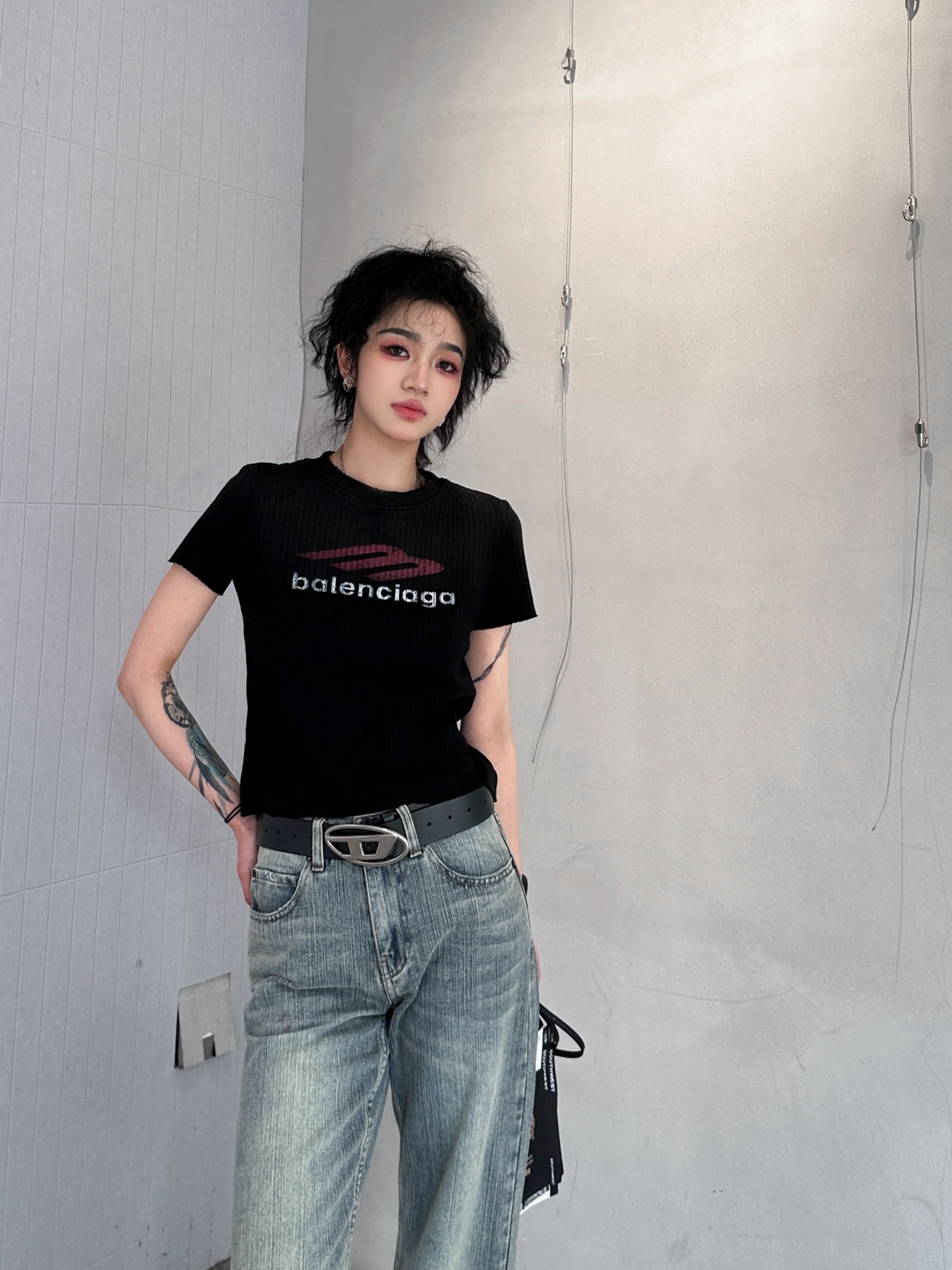 NO:308858,Paris｜New Coke T-shirt, high elastic threaded cloth, slim fit and slim, with Coke offset printing on the front and back of the chest and back, full of design, size SML, tees, t-shirt, alexander wang19860909巴黎｜新款可乐T恤,高弹力螺纹布,修身显瘦,胸前后背搭配可乐胶印设计感十足,尺码SML,,tees，t-shirt,alexander wang,Women's clothing