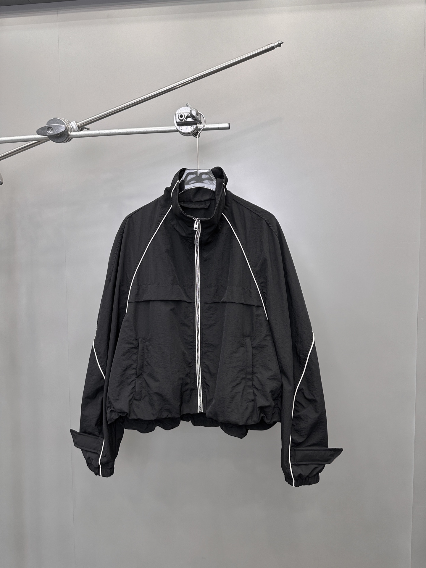 NO:323536,ACNE｜New stand-up collar casual jacket, fabric nylon. Simple and fashionable, short front and long back, size SML, acne studios, jackets & coats, alexander wang19860909ACNE｜新款立领休闲夹克,面料锦纶.简约时尚,前短后长,尺码SML,,acne studios,jackets & coats,alexander wang,Women's clothing