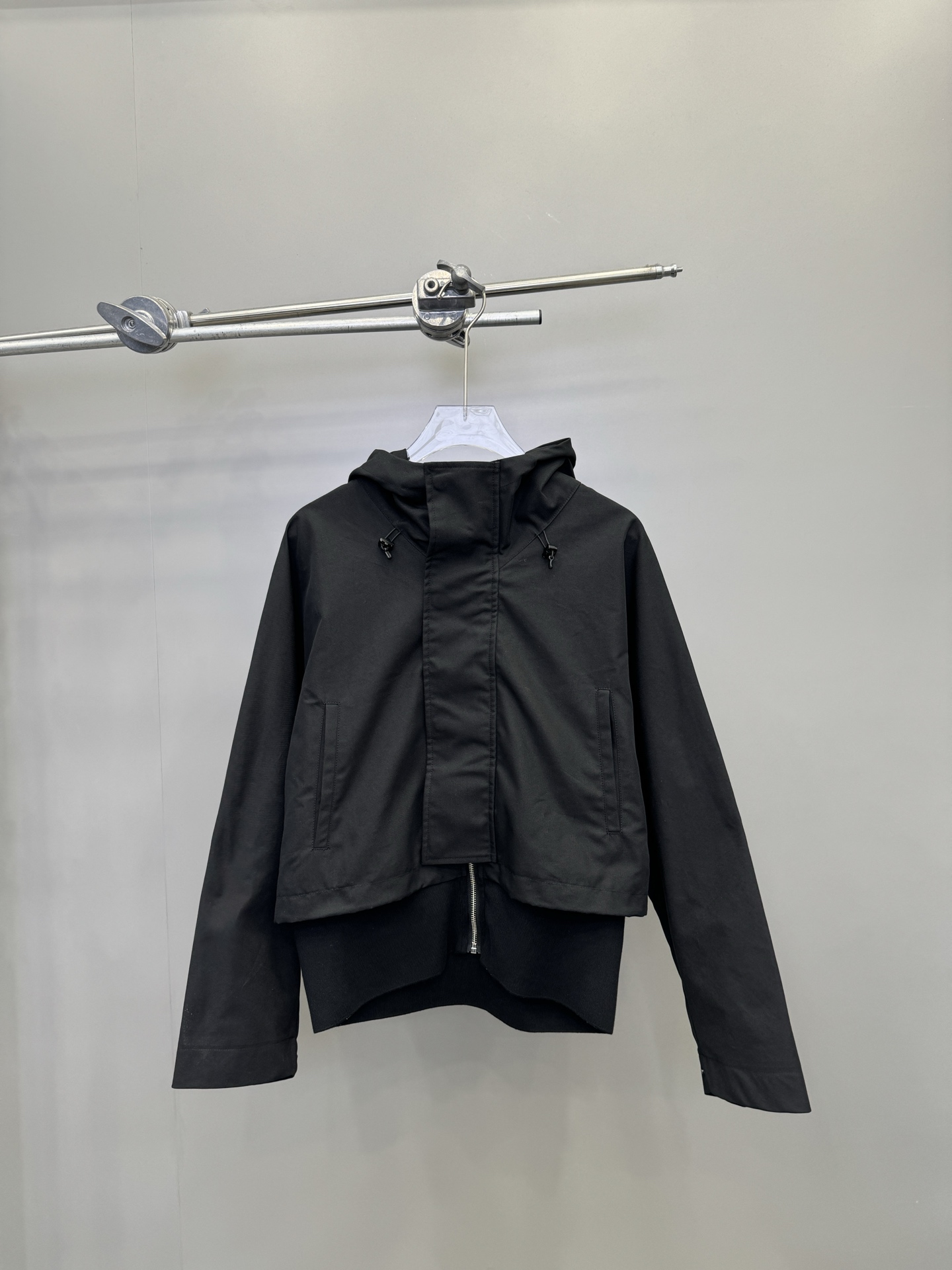 NO:309909,RO｜New hooded casual jacket, versatile style, wide threaded hem splicing, full design, fabric 65/cotton, 35/polyester fiber. Size SML,, jackets & coats,hats,alexander wang19860909RO｜新款连帽休闲夹克,百搭款,下摆拼接宽螺纹设计感拉满,面料65/棉、35/聚酯纤维.尺码SML,,jackets & coats,hats,alexander wang,Women's clothing