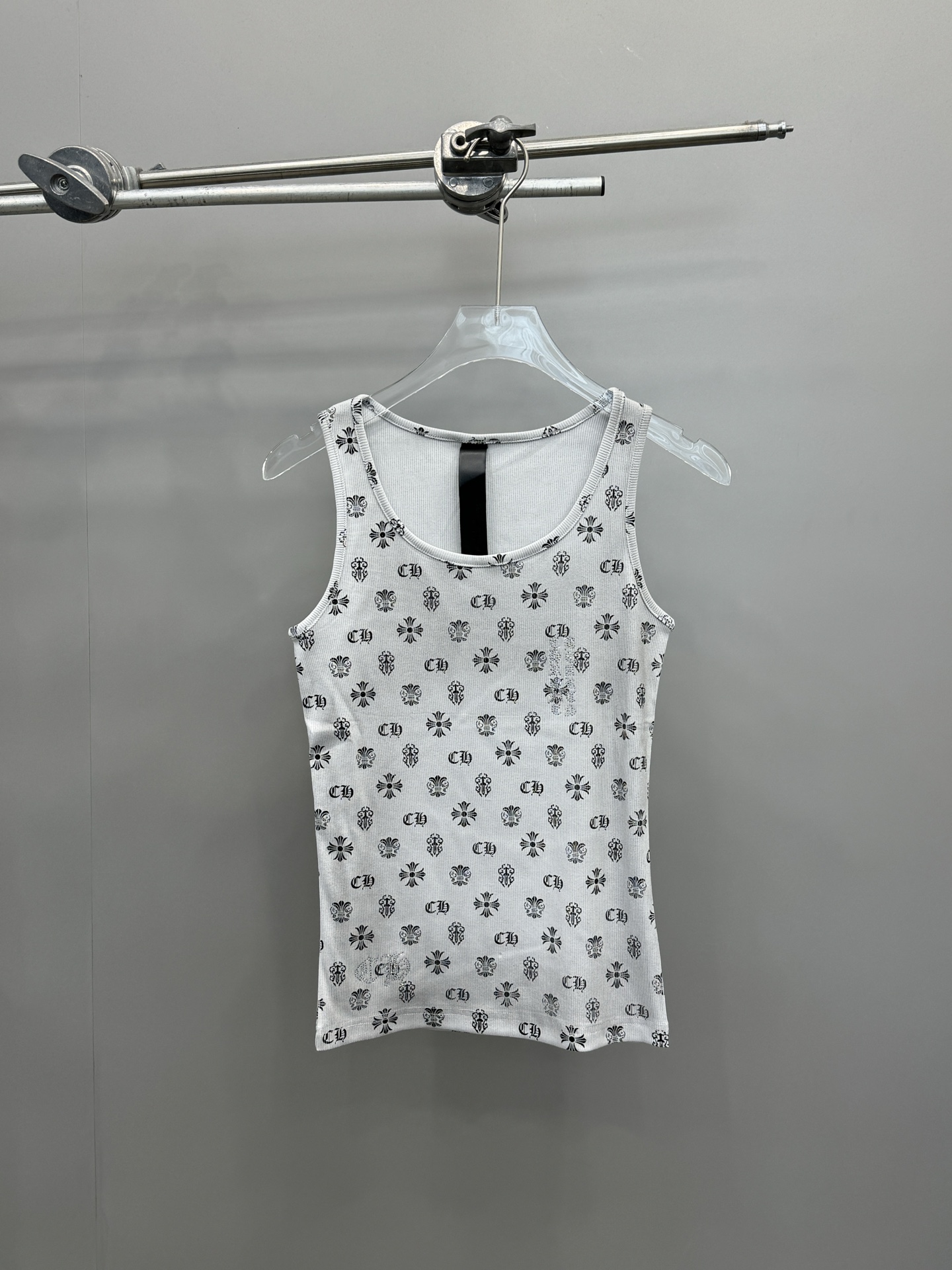 NO:309906,Croxin｜New grey cloth printed cotton vest, fabric close-fitting and comfortable, spray color washing and diamond craftsmanship, size SML, chrome hearts, alexander wang19860909克罗心｜新款坯布印花人棉背心,面料贴身舒适, 喷色洗水烫钻工艺,尺码SML,,chrome hearts,alexander wang,Women's clothing