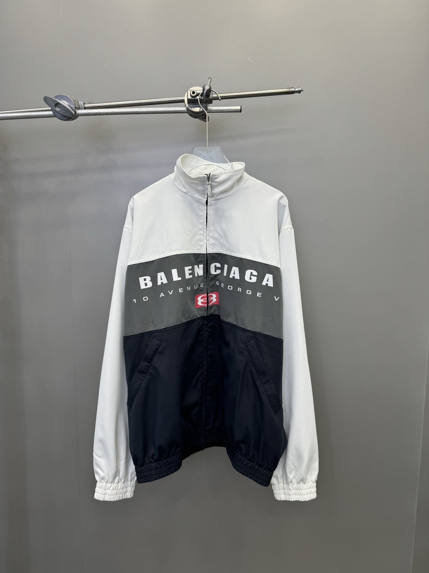 NO:309920,Paris｜New splicing classic zipper style, fabric polyester fiber, loose style, same style for men and women, light color splicing, need dry cleaning Size SML, alexander wang19860909巴黎｜新款拼接经典拉链款,面料聚酯纤维,宽松版型,男女同款,浅色拼接,需要干洗  尺码SML,,alexander wang,Women's clothing