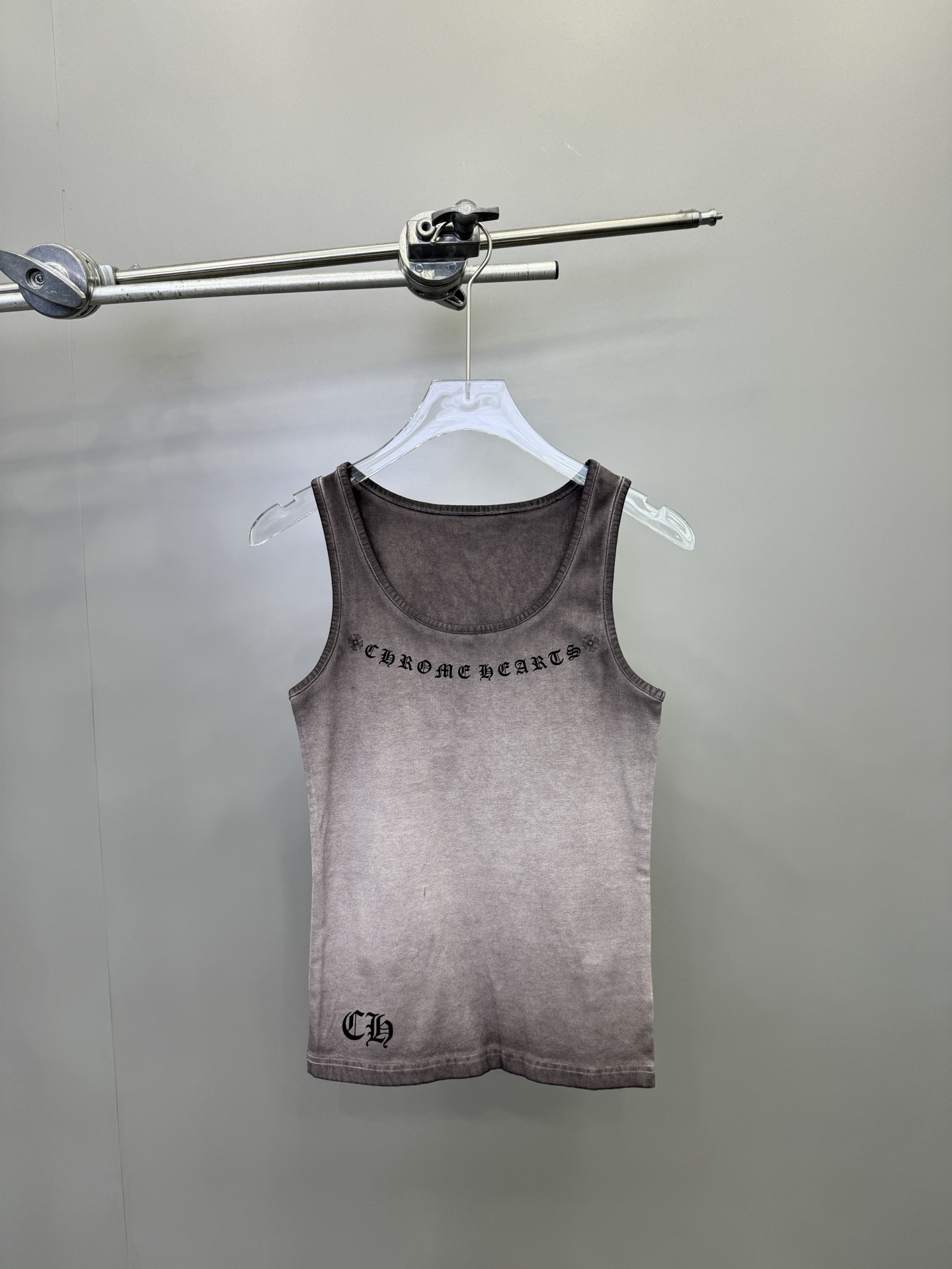 NO:309914,Croxin｜New fried color vest, slim fit vest uses more inclusive high elastic fabric, the whole fried color spray color washing and washing process, making it look slimming and slimming Size SML, chrome hearts, alexander wang19860909克罗心｜新款炒色背心,修身背心采用更加有包容性的高弹面料,整身炒色喷色洗水做旧工艺,显瘦显瘦 尺码SML,,chrome hearts,alexander wang,Women's clothing