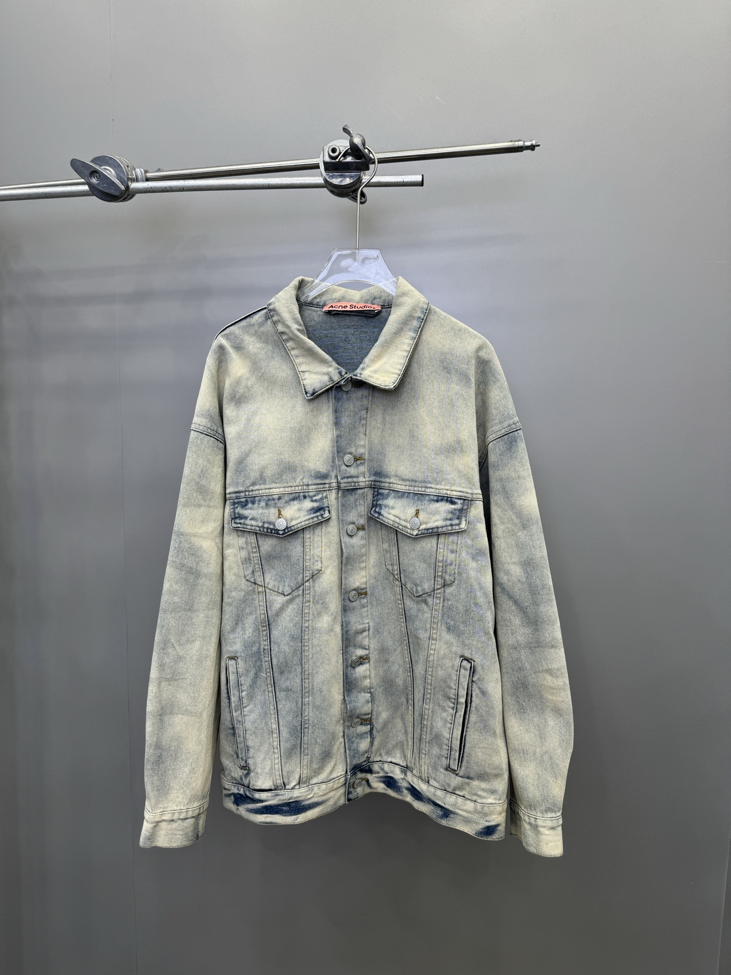 NO:309905,ACNE｜New old-fashioned washing cowboys, color spray washing process superimposed, with natural old-fashioned effect, loose style, same style for men and women Size SML, acne studios, alexander wang19860909ACNE｜新款做旧洗水牛仔衣,喷色洗水工艺叠加,带有自然做旧效果,宽松版型,男女同款 尺码SML,,acne studios,alexander wang,Women's clothing