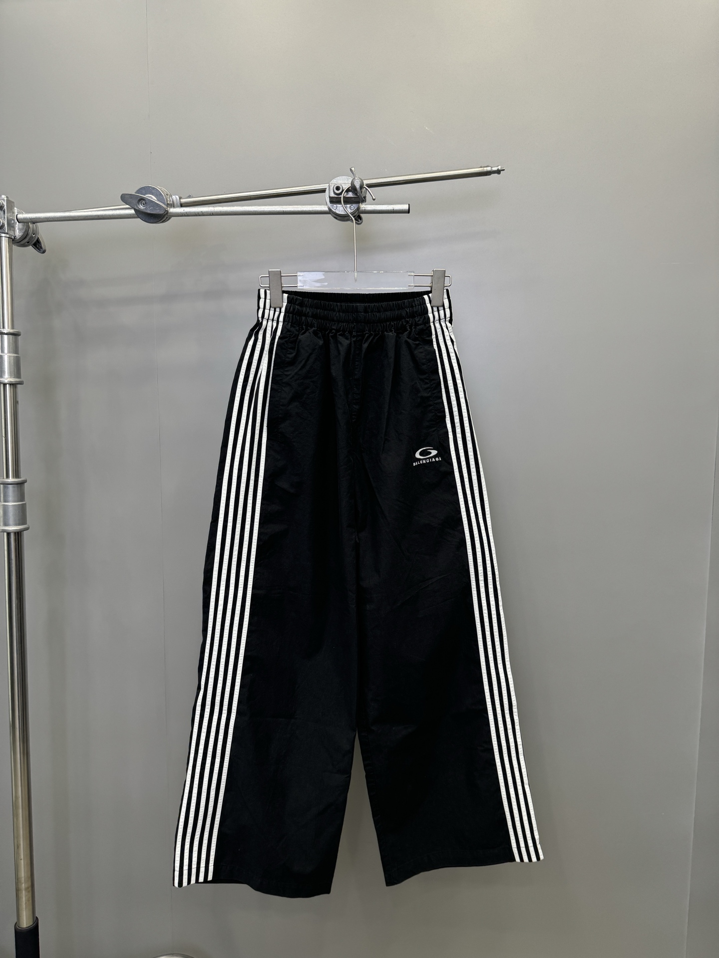 NO:310915,Paris | Side bar wash casual pants, 100% woven cotton, the latest 5 side bar practice, complex process, straight loose fit. Size SML, alexander wang19860909巴黎｜侧杠洗水休闲裤 ,百分百梭织棉,最新5侧杠做法,工艺复杂,直筒宽松版型.尺码SML,,alexander wang,Women's clothing