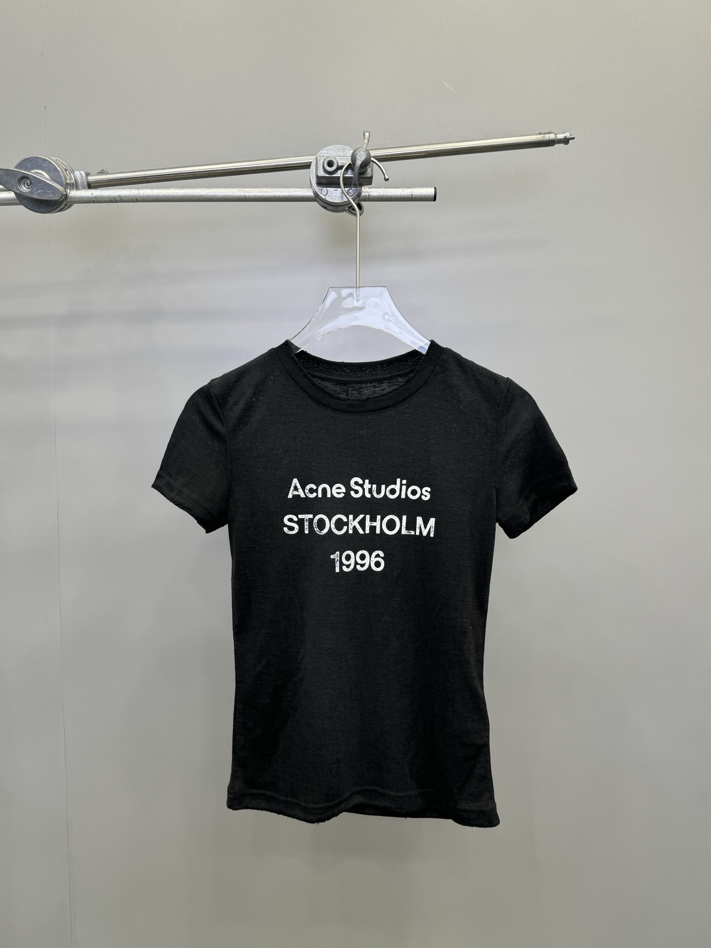 NO:310919,ACNE｜New printed wash water small version T, 76-day silk fabric 24 polyester. Soft and slim, comfortable and refreshing. Classic letter printing on the chest is simple and versatile. Size SML, acne studios, alexander wang19860909ACNE｜新款印花洗水小版T,76天丝面料 24涤.柔软修身,舒适清爽.胸前经典字母印花简约百搭 尺码SML,,acne studios,alexander wang,Women's clothing