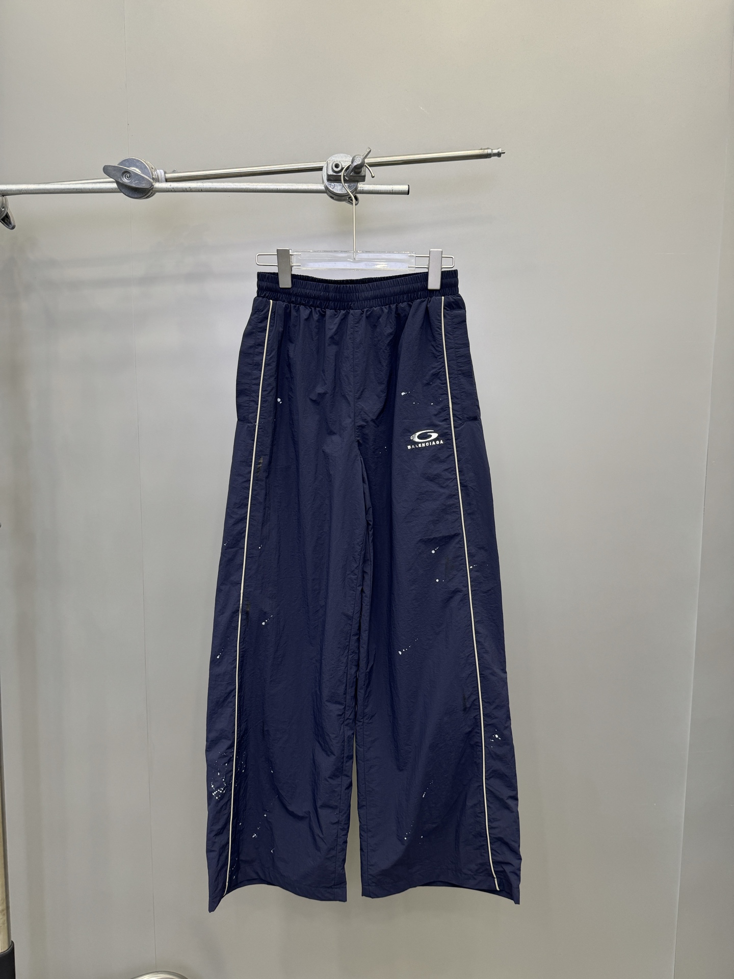NO:310921,Paris｜New acrylic washable casual pants, imported high-density nylon, super heavy industry acrylic ink splashing process with super design, straight-tube style, casual and fashionable, same style for men and women, size SM L, alexander wang19860909巴黎｜新款丙烯洗水休闲裤,进口高密锦纶,超重工丙烯泼墨工艺设计感超强,直筒版型,休闲时尚,男女同款, 尺码SM L,,alexander wang,Women's clothing