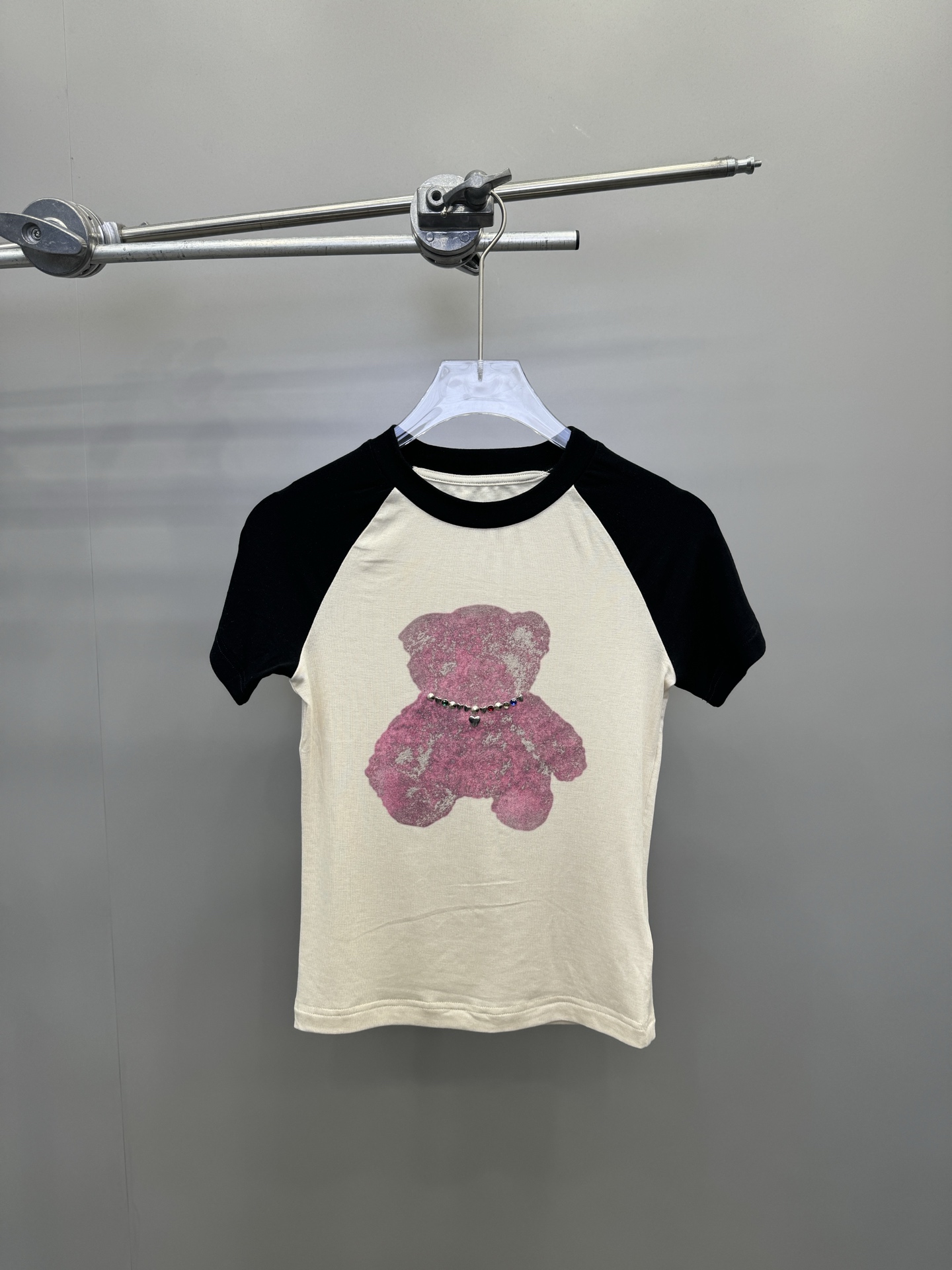 NO:311422,WE11DONE｜New color-blocked diamond small version T, 48.6 lyesel, 46.7 vinegar polyfiber, 3.7 spandex, the latest printing materials, the fabric is skin-friendly and comfortable. Fully hand-positioned diamond arrangement. Fashionable and playful, size SML, alexander wang19860909WE11DONE｜新款拼色彩钻小版T,48.6莱赛尔,46.7醋聚纤维,3.7氨纶,最新印花素材,面料亲肤舒适.全手工定位排钻.时尚俏皮,尺码SML,,alexander wang,Women's clothing