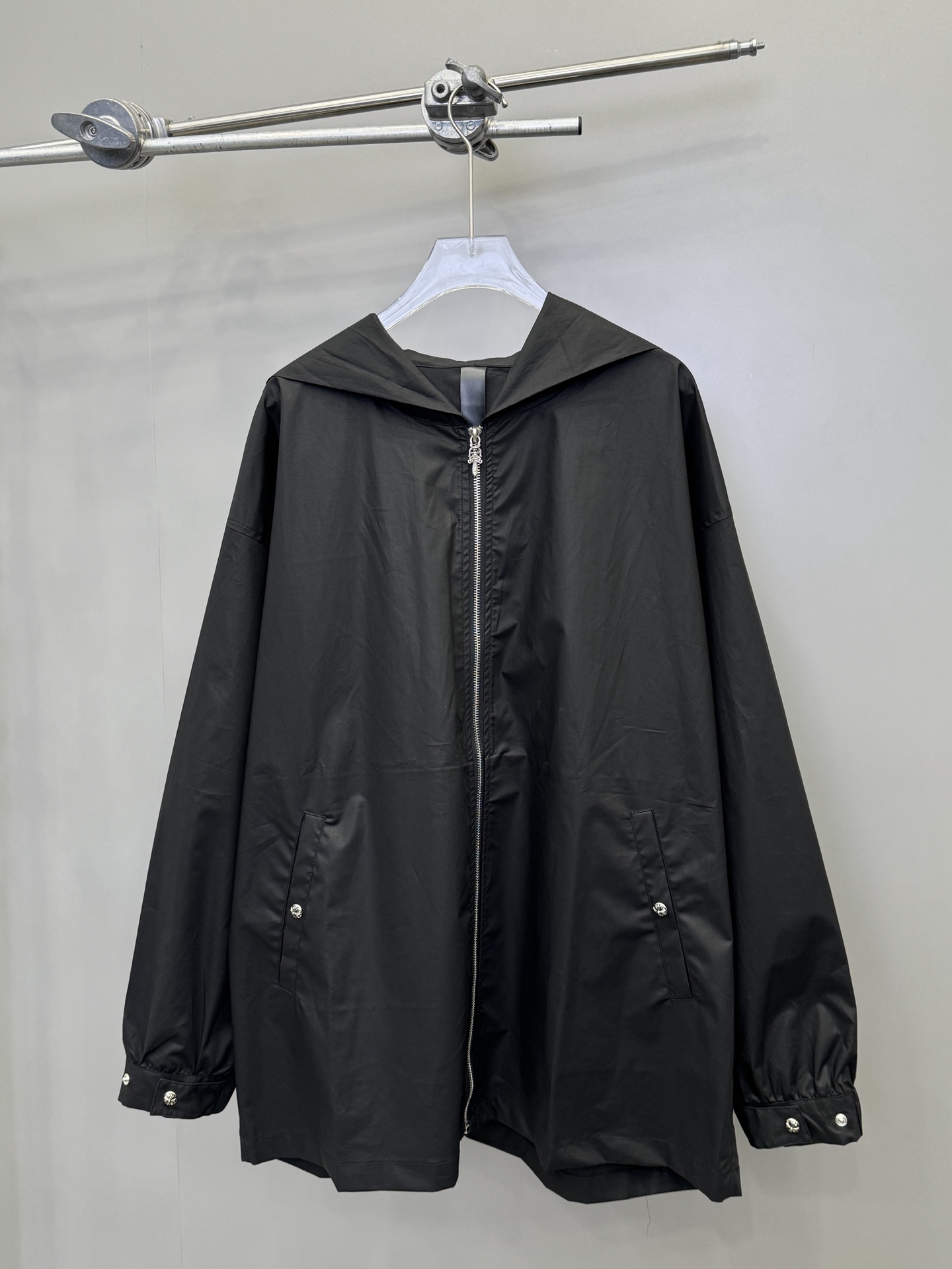 NO:311947,Croxin｜New thin windbreaker fabric 100% imported high-density cotton, hooded A-shaped loose style, light texture, straight hem, fully fixed car side, no lining, simple and atmospheric, spring and summer as sunscreen, size SML, chrome hearts, hats, alexander wang19860909克罗心｜新款薄风衣 面料百分百进口高密棉,连帽A字宽松版型,质感轻薄,平直下摆,全固定车边,无内衬,简单大气,春夏季当防晒衣, 尺码SML,,chrome hearts,hats,alexander wang,Women's clothing