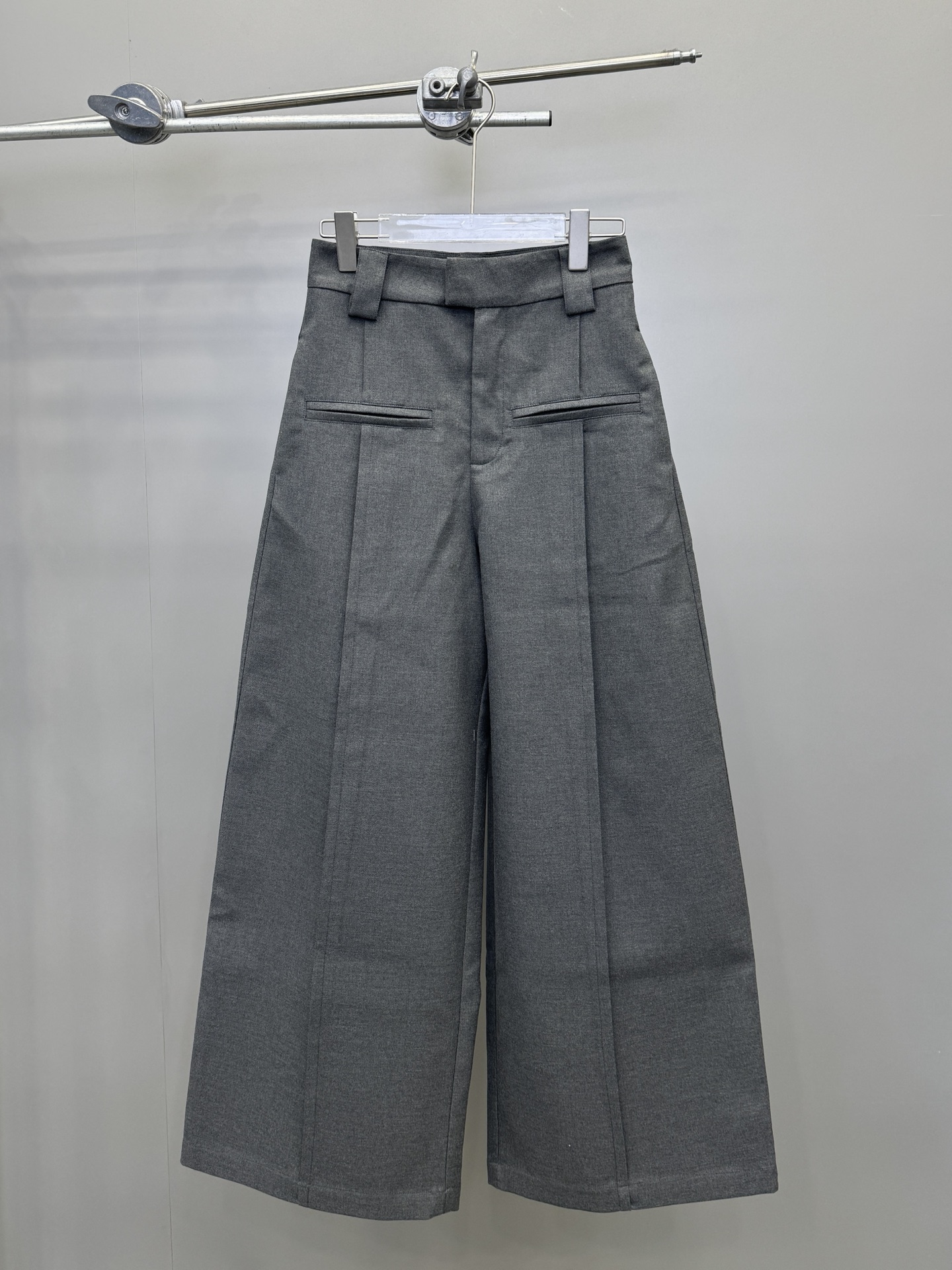 NO:311927,FPY｜New high-waist casual pants, fabric 67 polyester fiber 26-person cotton 5 wool 2 spandex, wide-leg style, simple and atmospheric, size SML, alexander wang19860909FPY｜新款高腰休闲裤,面料67聚酯纤维 26人棉 5羊毛 2氨纶,阔腿版型,简单大气,尺码SML,,alexander wang,Women's clothing