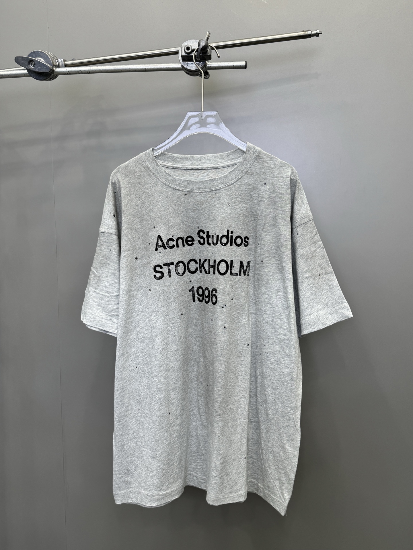 NO:311933,ACNE | New style of hot diamond washing water short sleeves, fabric 85 cotton, 15 threads, soft and comfortable feel, classic letter printing with the latest loose diamond elements, you can control it every day when going out and commuting, size SML, acne studios, T-shirt, alexander wang19860909ACNE ｜新款烫钻洗水短袖,面料85棉,15麻 手感柔软舒适,经典字母印花配合最新散钻元素,日常出街、通勤都可拿捏,尺码SML,,acne studios,T-shirt,alexander wang,Women's clothing
