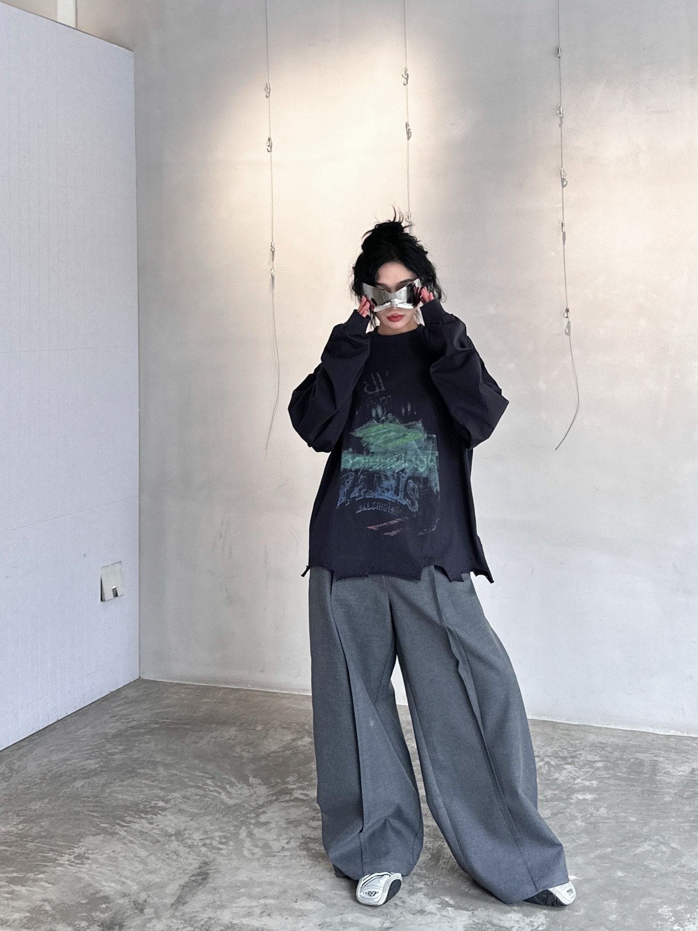 NO:312393,Paris｜New long-sleeved T-shirt, pure cotton fabric breathable, comfortable and soft, fixed-dye violet contrasting fabric, high restoration, irregular cut and broken design design and casual feeling, loose style for men and women, size S ML, tees, t-shirt, alexander wang19860909巴黎｜新款长袖t恤,纯棉面料透气舒适手感柔软,定染紫罗兰撞色面料,还原度高,下摆不规则割破设计休闲感拉满,宽松版型男女同款,尺码S ML,,tees，t-shirt,alexander wang,Women's clothing