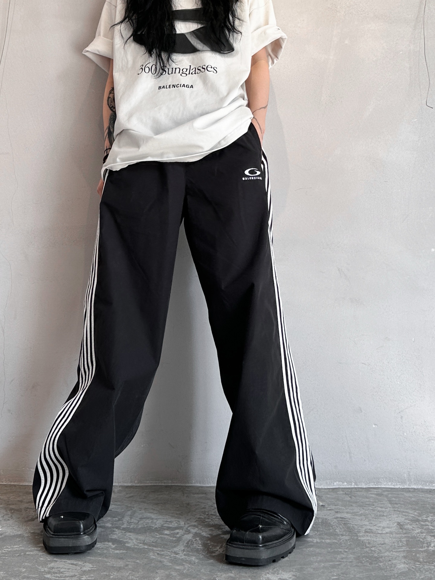 NO:320581,Paris | Side bar wash casual pants, 100% woven cotton, the latest 5 side bar practice, complex process, straight loose fit. Size SML, alexander wang19860909巴黎｜侧杠洗水休闲裤 ,百分百梭织棉,最新5侧杠做法,工艺复杂,直筒宽松版型.尺码SML,,alexander wang,Women's clothing