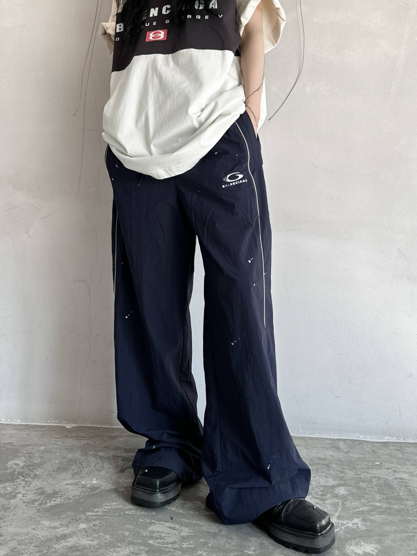 NO:320587,Paris｜New acrylic washable casual pants, imported high-density nylon, super heavy industry acrylic ink splashing process with super design, straight-tube style, casual and fashionable, same style for men and women, size SM L, alexander wang19860909巴黎｜新款丙烯洗水休闲裤,进口高密锦纶,超重工丙烯泼墨工艺设计感超强,直筒版型,休闲时尚,男女同款, 尺码SM L,,alexander wang,Women's clothing
