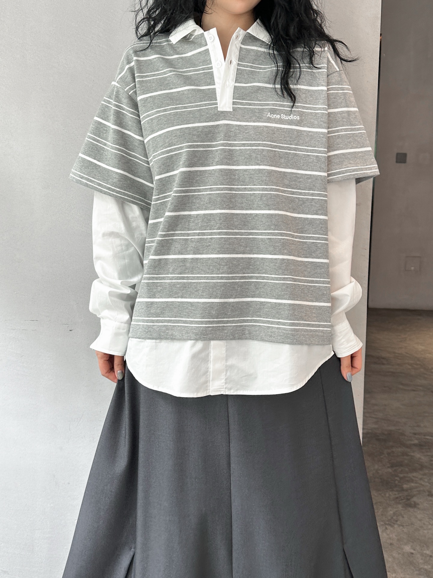 NO:320917,ACNE｜New fake two-piece T-shirt, pure cotton fabric is soft and skin-friendly and comfortable on the upper body, spliced ​​fake two-piece shirt is full of design, with customized logo on the chest, size Sml, acne studios, shirts, tees, t-shirt, alexander wang19860909ACNE｜新款假两件t恤,纯棉面料柔软亲肤上身舒适,拼接假两件衬衫设计感十足,胸前搭配定制徽标,尺码Sml,,acne studios,shirts,tees，t-shirt,alexander wang,Women's clothing