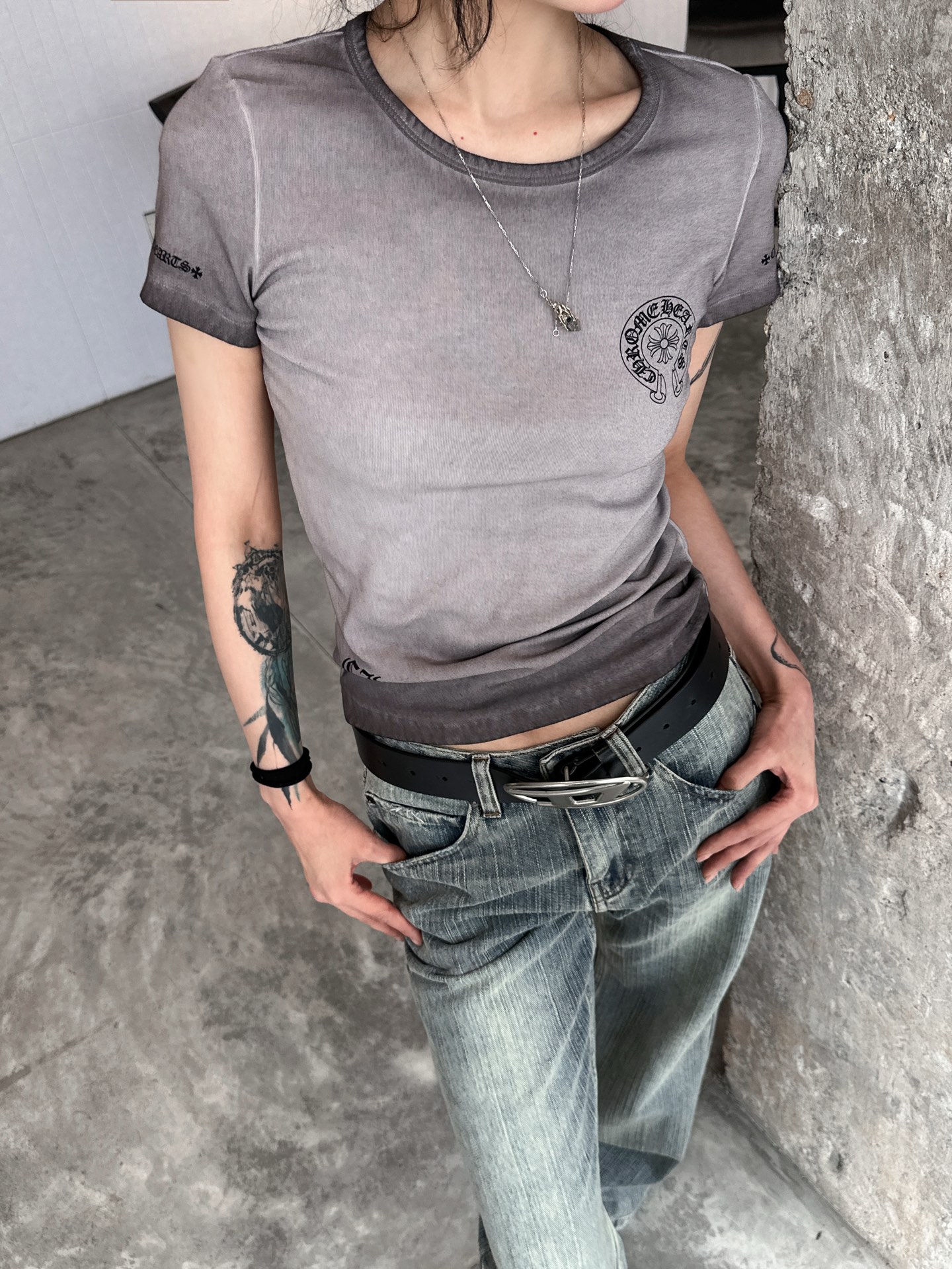 NO:321816,Croxin｜New small-format top, fabric 95 cotton, 5 spandex, soft and breathable upper body comfortable, slim and slim, classic printed logo on the chest, versatile and fashionable, spray color washing and stir-fry color superposition technology, full design sense, size SML, chrome hearts, alexander wang19860909克罗心｜新款洗水小版上衣,面料95棉,5氨纶,柔软透气上身舒适,修身显瘦,胸前经典印花logo百搭时尚,喷色洗水炒色叠加工艺设计感十足,尺码SML,,chrome hearts,alexander wang,Women's clothing