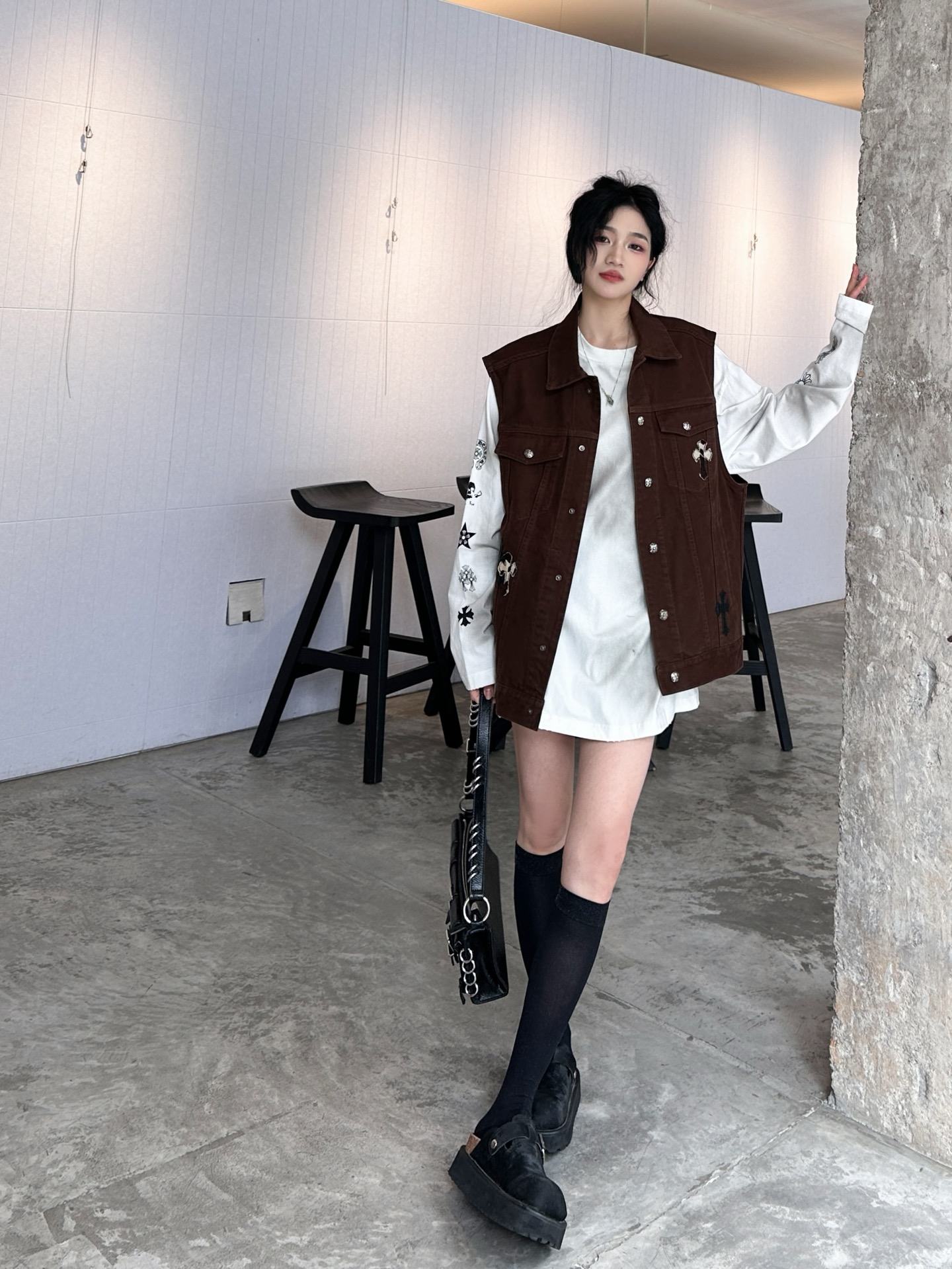 NO:321813,Croxin｜New denim vest, 100% cotton custom horsehair badge, super textured hardware, light luxury and fashionable, loose style to make it look slimming and covering the flesh Size SML, chrome hearts, alexander wang19860909克罗心｜新款牛仔马甲,百分百棉定制马毛徽章,五金超有质感,轻奢时髦 ,宽松版型显瘦遮肉 尺码SML,,chrome hearts,alexander wang,Women's clothing