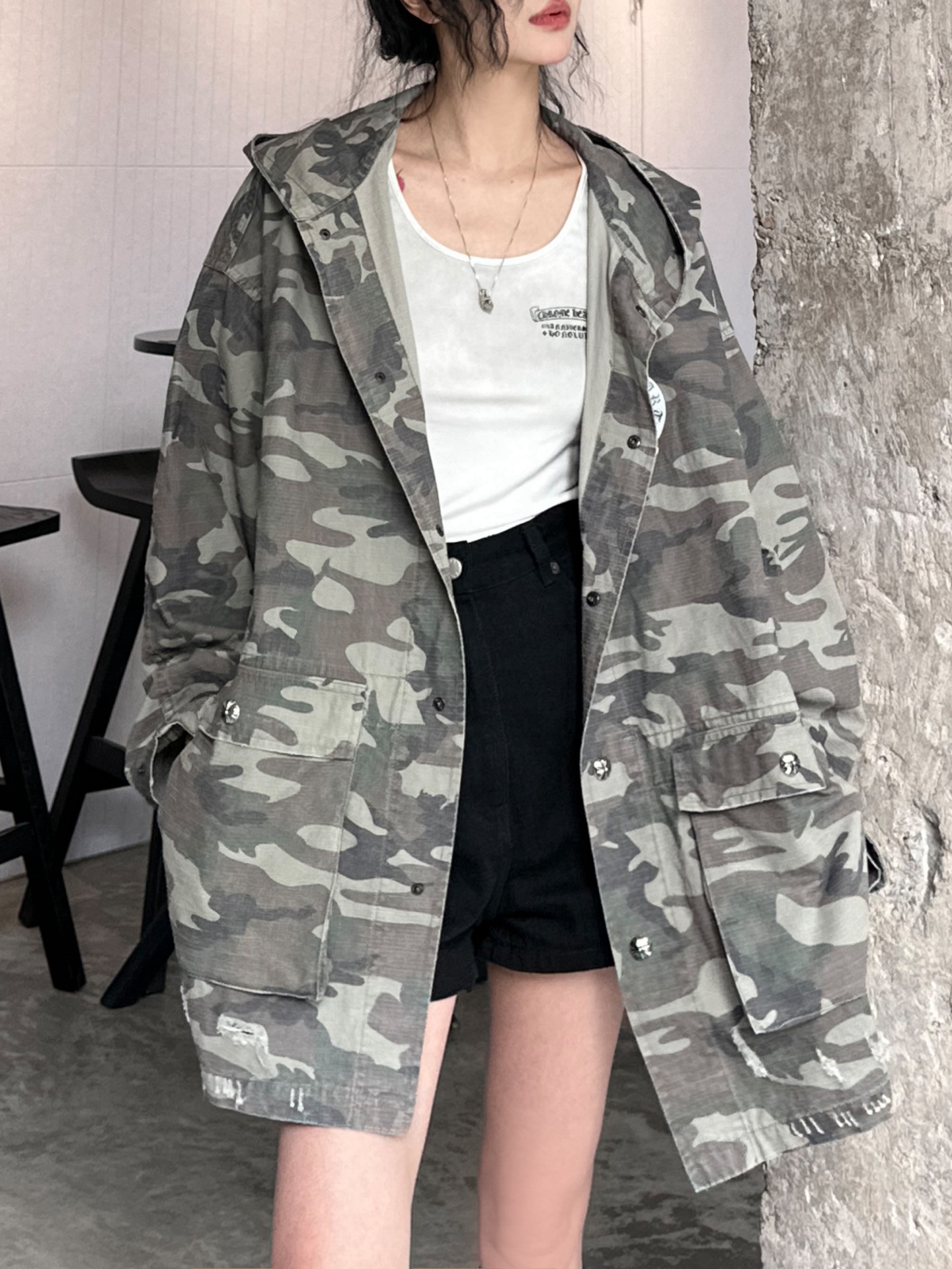 NO:321807,Croxin｜New camouflage wash water windbreaker, 100% cotton super heavy industry, grey cloth camouflage printing, washing water hanging windbreaker, thick and textured hardware, loose style, same style for men and women Size SML, Chrome hearts, alexander wang19860909克罗心｜新款迷彩洗水风衣,百分百棉超级重工,坯布迷彩印花,洗水吊磨风衣,五金厚实有质感,宽松版型,男女同款 尺码SML,,chrome hearts,alexander wang,Women's clothing