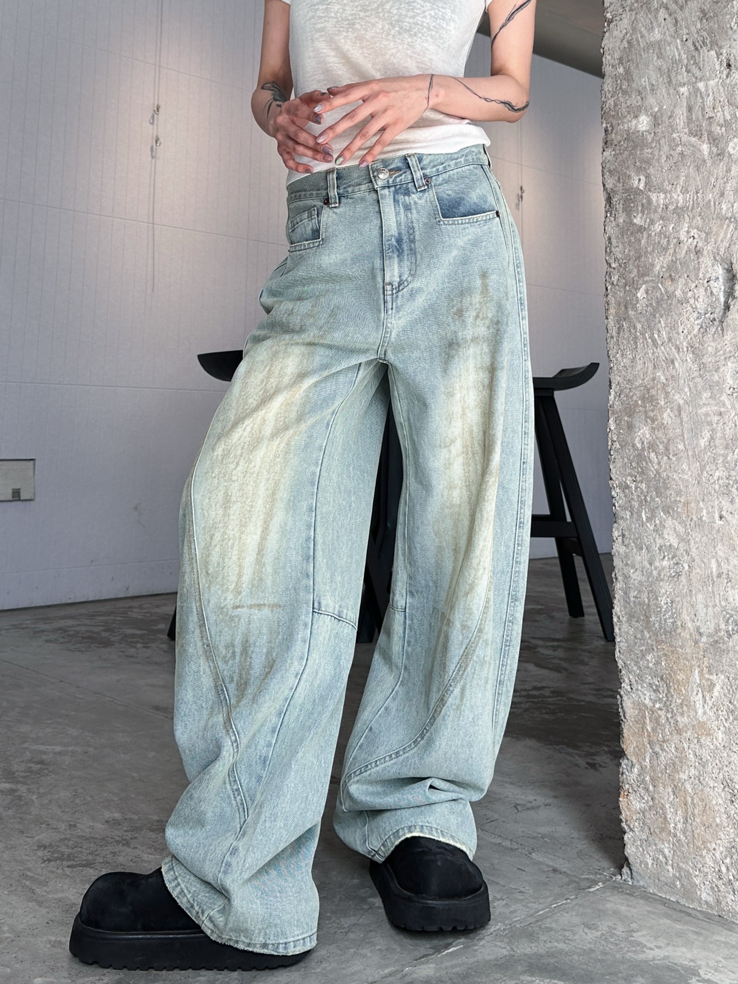 NO:322442,ACNE｜New structural scimitar jeans, cement slurry washing process, 100% imported cotton, three-dimensional cutting, super modified leg shape, size SML, acne studios, jeans, alexander wang19860909ACNE｜新款结构弯刀牛仔裤,洗水泥浆工艺,百分百进口棉,立体裁剪,超级修饰腿型, 尺码SML,,acne studios,jeans,alexander wang,Women's clothing