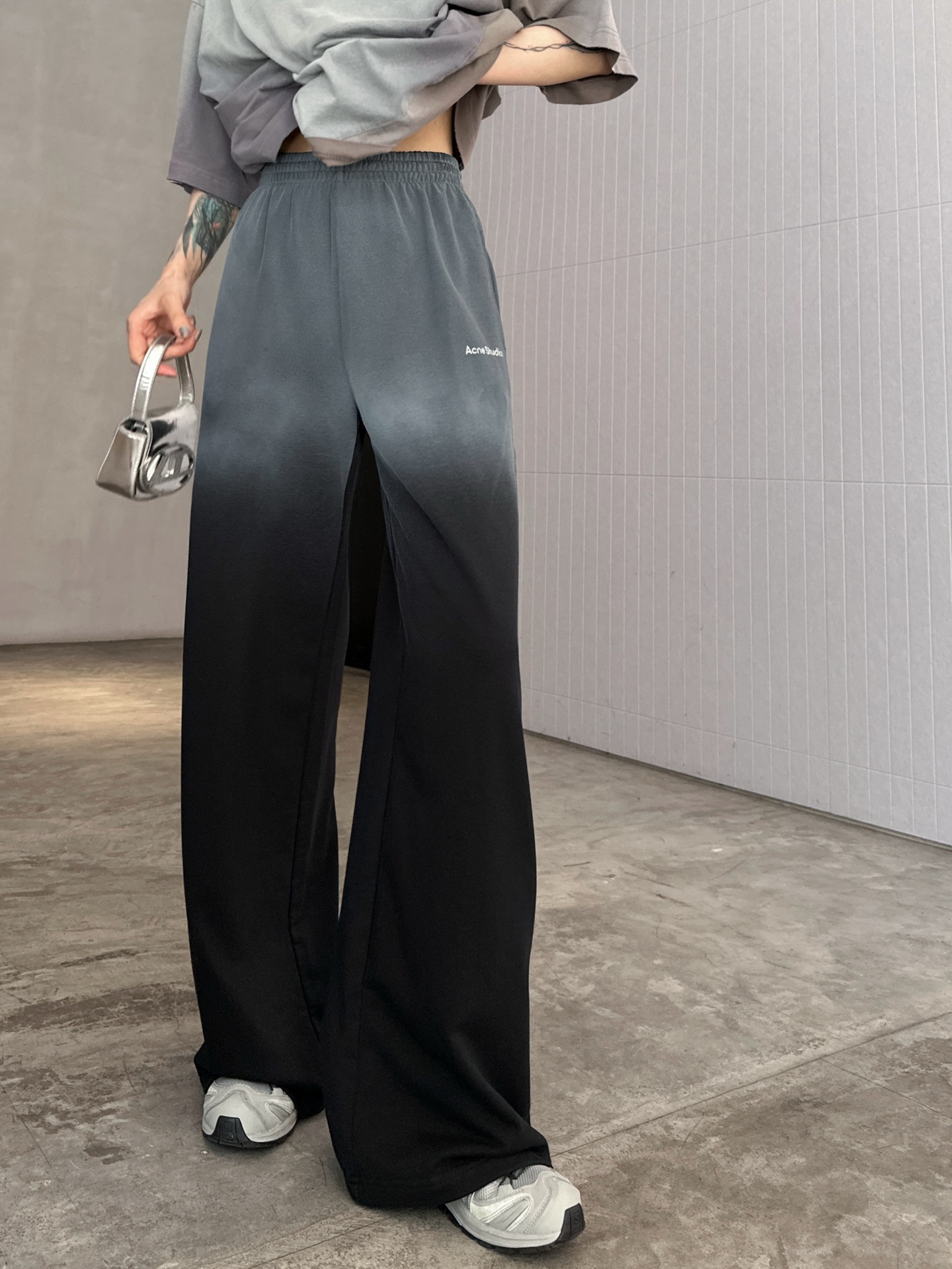 NO:322446,ACNE｜New wash water spray color gradient trousers, 100% cotton, elastic elastic waist, simple style, easy to unlock outfit inspiration size SML,,acne studios,alexander wang19860909ACNE｜新款洗水喷色渐变卫裤,百分百棉,弹力橡筋松紧腰头,简约款式,轻松解锁穿搭灵感尺码SML,,acne studios,alexander wang,Women's clothing