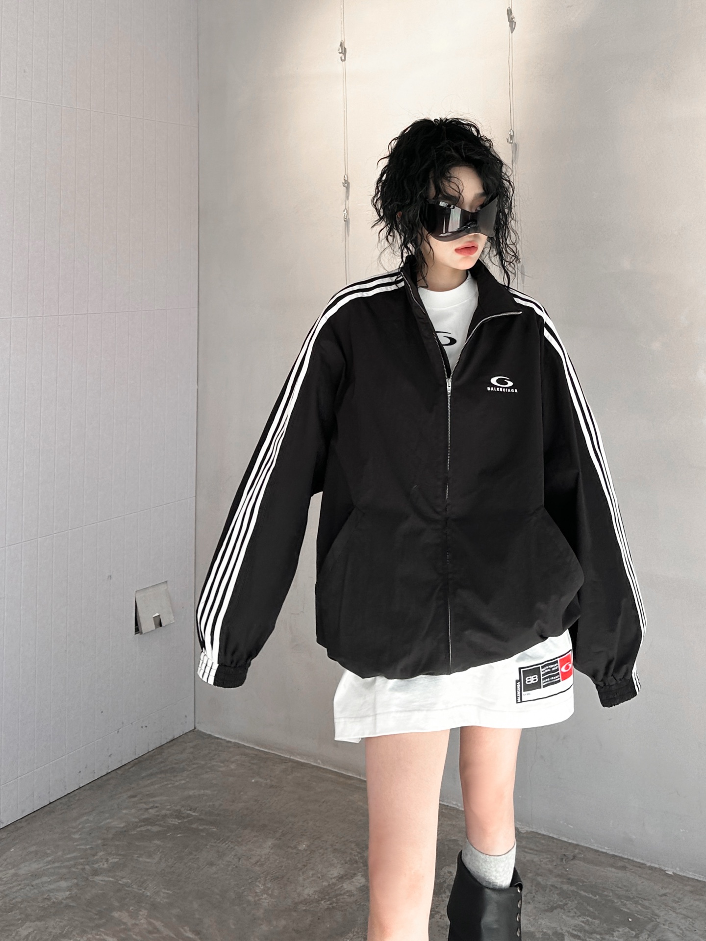 NO:322448,NEW｜New windbreaker jacket, pure cotton fabric, heavy-duty three-dimensional plain embroidery on the chest, full of details, the classic three-bar design is simple and atmospheric, loose style for men and women, size Sml, jackets & coats, alexander wang19860909NEW｜新款风衣外套,纯棉面料,胸口重工立体平纹刺绣,细节满满,经典三条杠设计简单大气,宽松版型男女同款,尺码Sml,,jackets & coats,alexander wang,Women's clothing