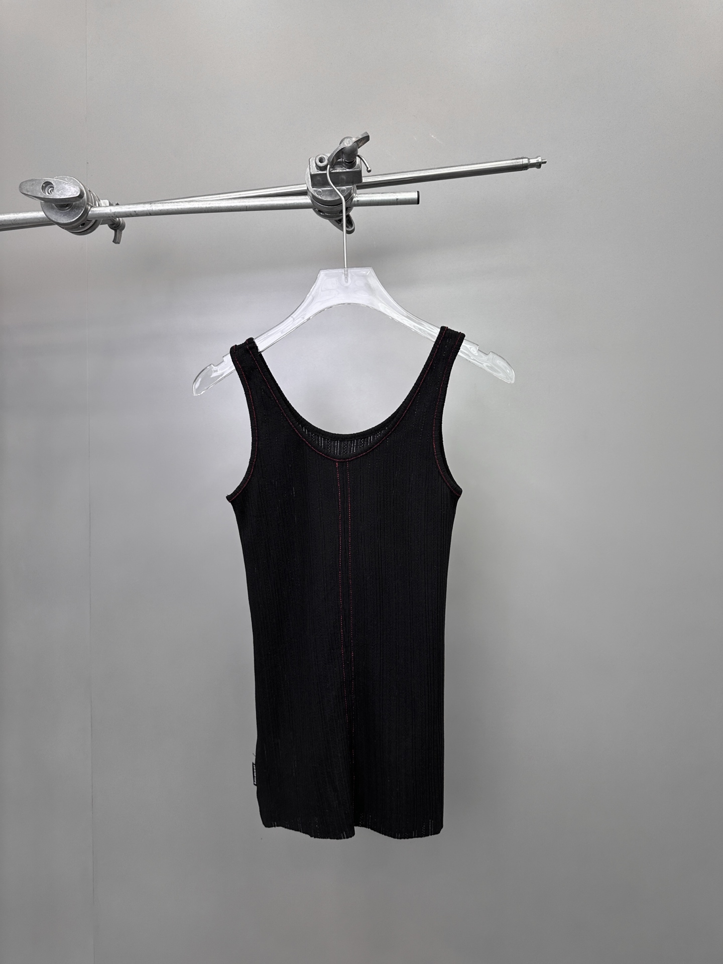 NO:323014,ACNE｜New vest, high elastic knit, soft and slim fit, U-neck design modify shoulder and neck lines, the whole body is bright and sewn, contrasting color small, size Sml, acne studios, alexander wang19860909ACNE｜新款背心,高弹力针织柔软修身不紧身,u领设计修饰肩颈线条,整身明线车缝,撞色小巧思,尺码Sml,,acne studios,alexander wang,Women's clothing