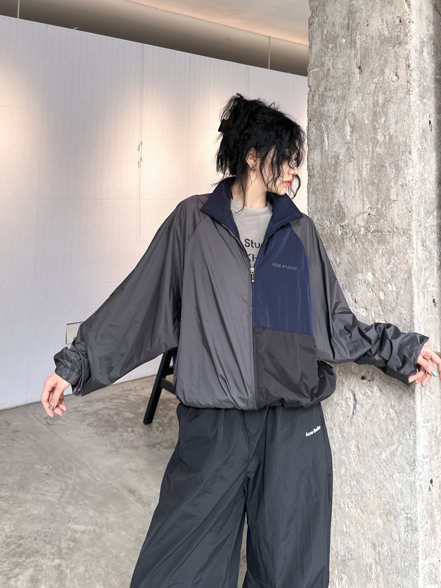 NO:323016,ACNE｜New skin clothing, imported technology fiber fabric, ultra-thin breathable sun protection, windbreaker style is very handsome, the whole body contrasting splicing design, elastic band on the hem cuff, size Sml, acne studios, alexander wang19860909ACNE｜新款皮肤衣,进口科技纤维面料,超薄透气防晒,风衣版型帅气十足,整身撞色拼接设计,下摆袖口弹力带松紧,尺码Sml,,acne studios,alexander wang,Women's clothing