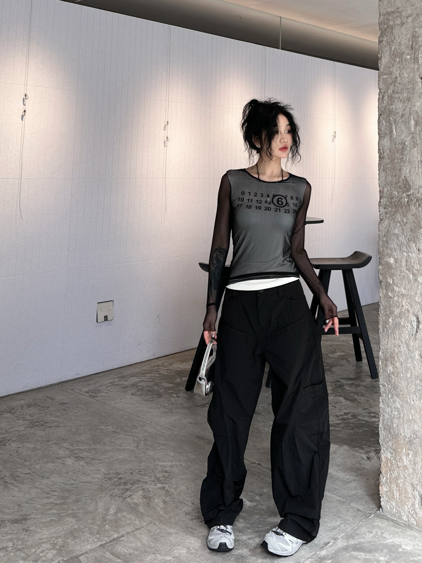 NO:323018,ACNE｜New trousers, recycled nylon fabric has its own luster and texture, open mold custom button details and craftsmanship are fully loaded, multi-pocket design of work clothes, paratrooper trousers look slimming and covering flesh, size Sml [Washing instructions: Polyester fiber should be washed with cold water or warm water, the dark and light colors are separated, and the shade should be dried during drying, and it should not be exposed to the sun to avoid wrinkles],,acne studios,alexander wang19860909ACNE｜新款长裤,再生尼龙面料自带光泽有质感,开模定制纽扣细节工艺拉满,工装多口袋设计,伞兵裤版型显瘦遮肉,尺码Sml ［洗涤须知聚酯纤维宜用冷水或温水洗涤,深浅颜色分开,晾晒时宜阴干,不可暴晒以免生皱］,,acne studios,alexander wang,Women's clothing