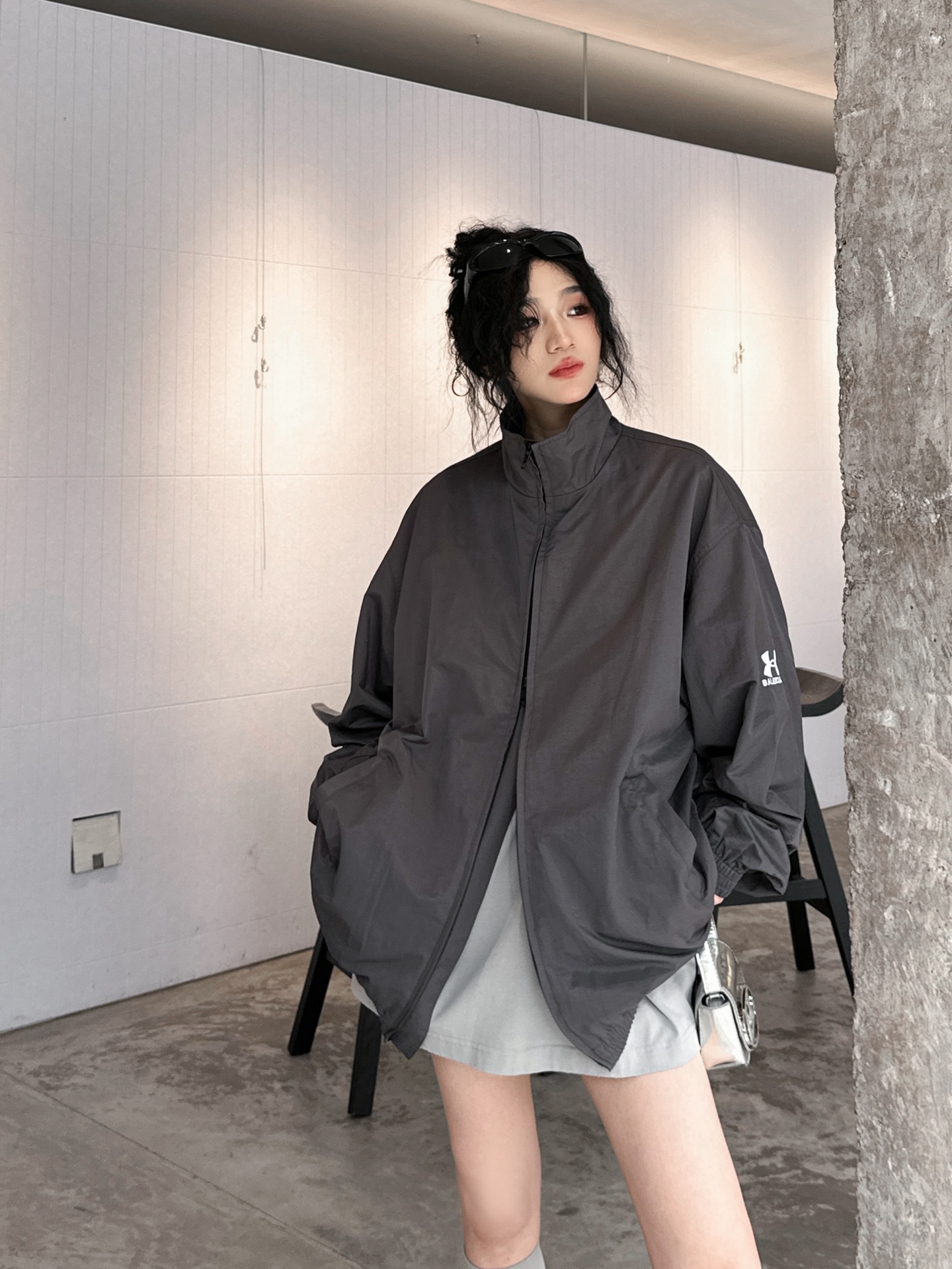 NO:323022,NEW｜New windbreaker jacket, washing cotton fabric, fried color and old texture, imported super dense plain embroidery logo loose style for men and women, size Sml [Washing instructions pure cotton fabric, dry cleaning, not suitable for sun exposure],, jackets & coats, alexander wang19860909NEW｜新款风衣外套,水洗棉面料,炒色做旧质感十足,袖边进口超密平纹刺绣logo宽松版型男女同款,尺码Sml ［洗涤须知纯棉面料,建议干洗,不宜暴晒］,,jackets & coats,alexander wang,Women's clothing