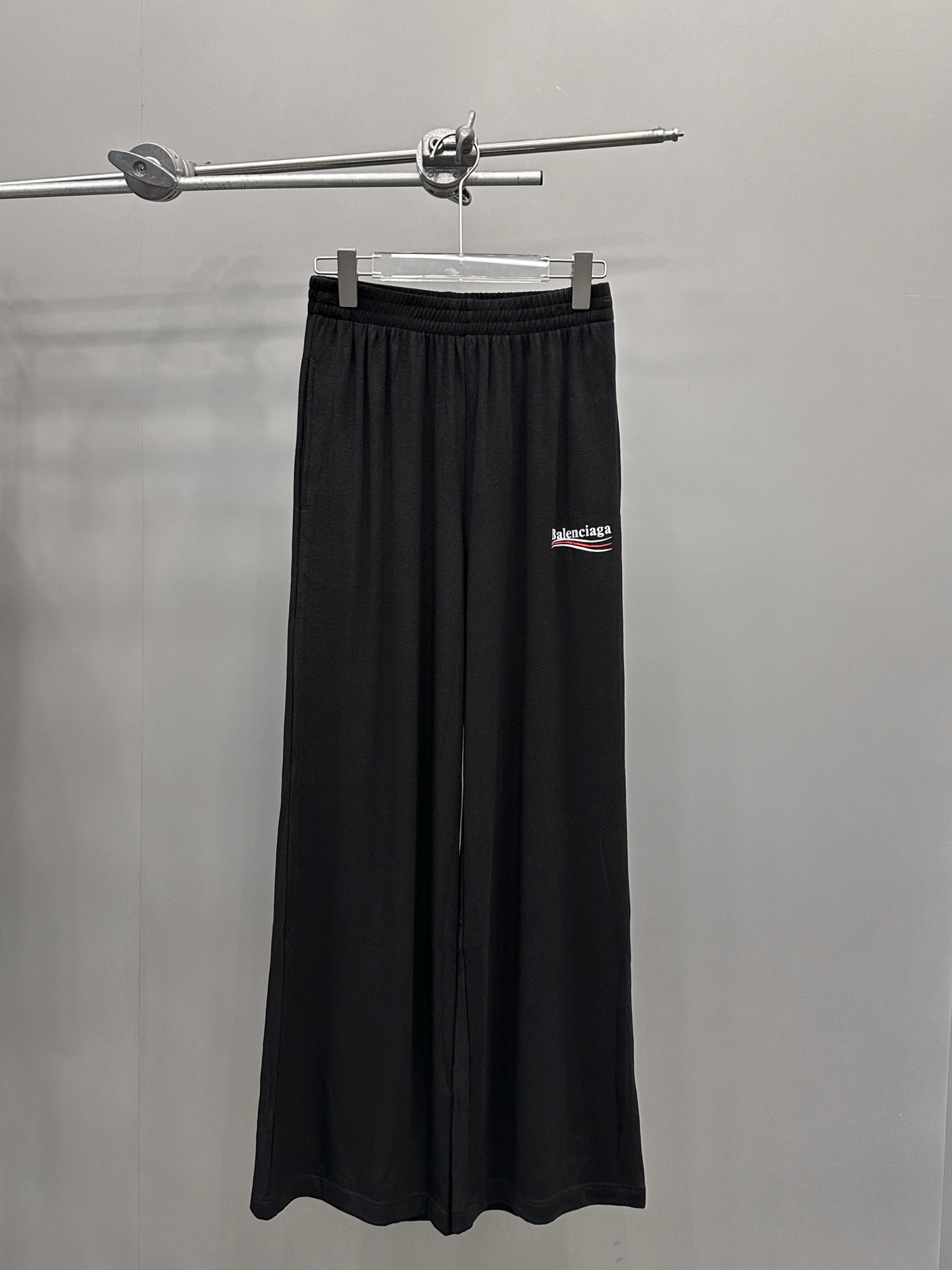 NO:325671,NEW｜New pants, modal fabric, skin-friendly, breathable and comfortable, with a super drooping feeling, full of human touch, chest trouser edge Coke offset printing design, size Sml, alexander wang19860909NEW｜新款裤子,莫代尔面料亲肤柔软透气舒适,垂感超棒纸片人感十足,胸前裤边可乐胶印设计,尺码Sml,,alexander wang,Women's clothing