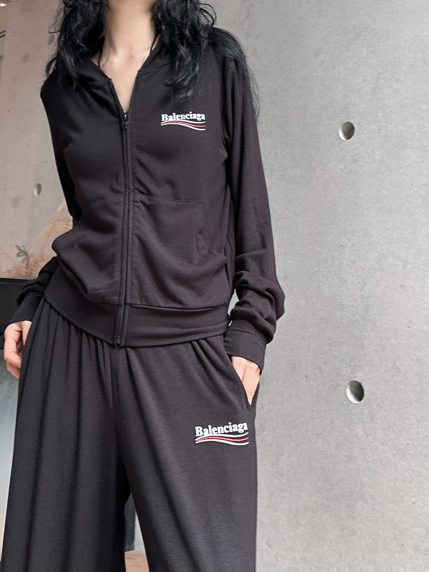 NO:325674,Tops, pants, NEW | New sweatshirts, modal fabric, skin-friendly, breathable and comfortable, with a great drooping feeling, full of human touch, chest trouser edge Coke offset printing design, size Sml, hoodie, sweatshirts, alexander wang19860909上衣 裤子 NEW｜新款卫衣,莫代尔面料亲肤柔软透气舒适,垂感超棒纸片人感十足,胸前裤边可乐胶印设计,尺码Sml,,hoodie,sweatshirts,alexander wang,Women's clothing