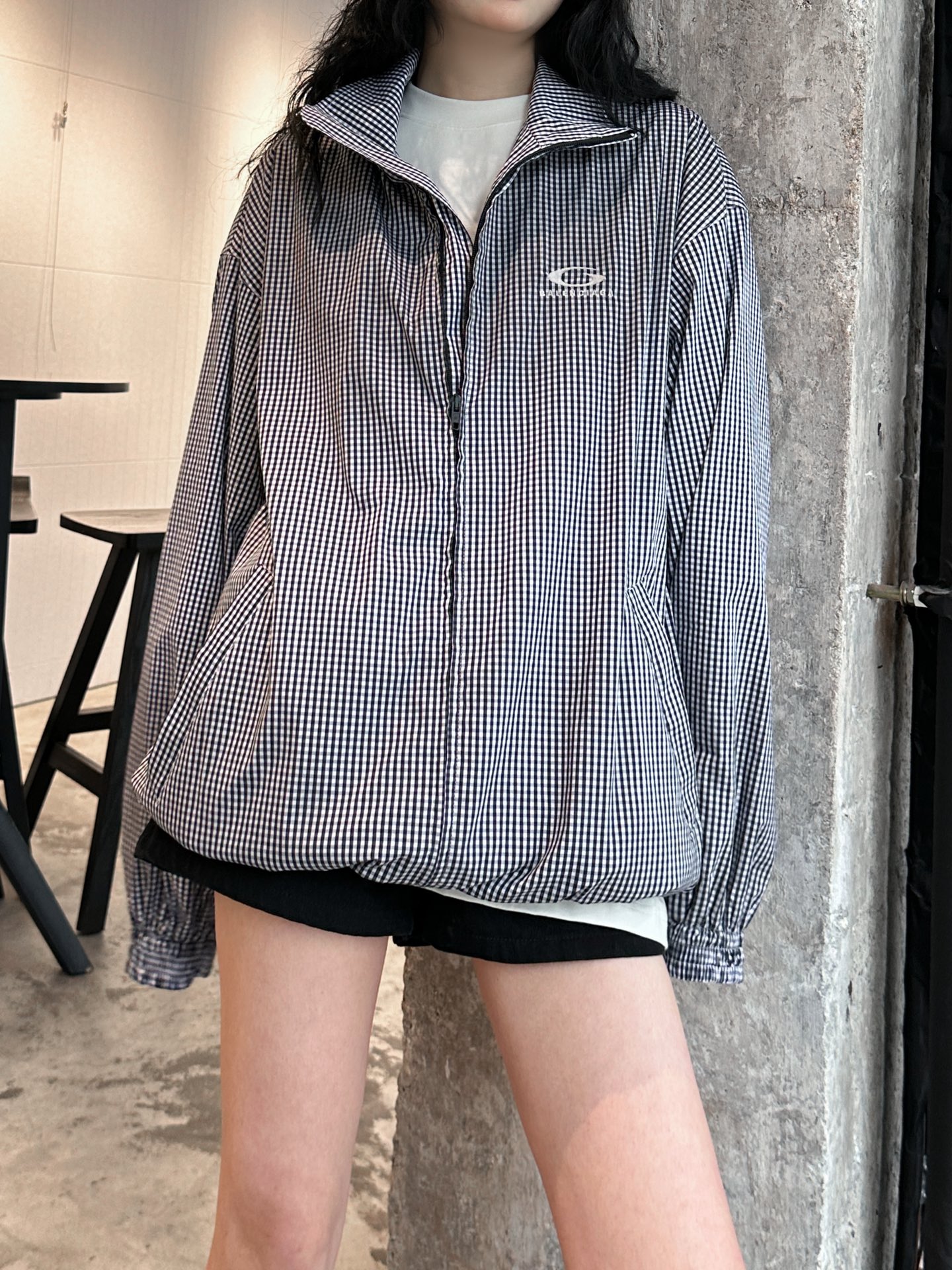 NO:325677,NEW｜New windbreaker jacket, imported recycled fiber fabric, breathable, comfortable and not easy to wrinkle, fixed plaid fabric, variegated mixed details, imported three-dimensional embroidery logo design on the front chest and back, loose style for men and women, size Sml, jackets & coats, alexander wang19860909NEW｜新款风衣外套,进口再生纤维面料,透气舒适不易皱,定织格纹面料杂色混织细节超棒,前胸后背进口立体刺绣logo设计,宽松版型男女同款,尺码Sml,,jackets & coats,alexander wang,Women's clothing