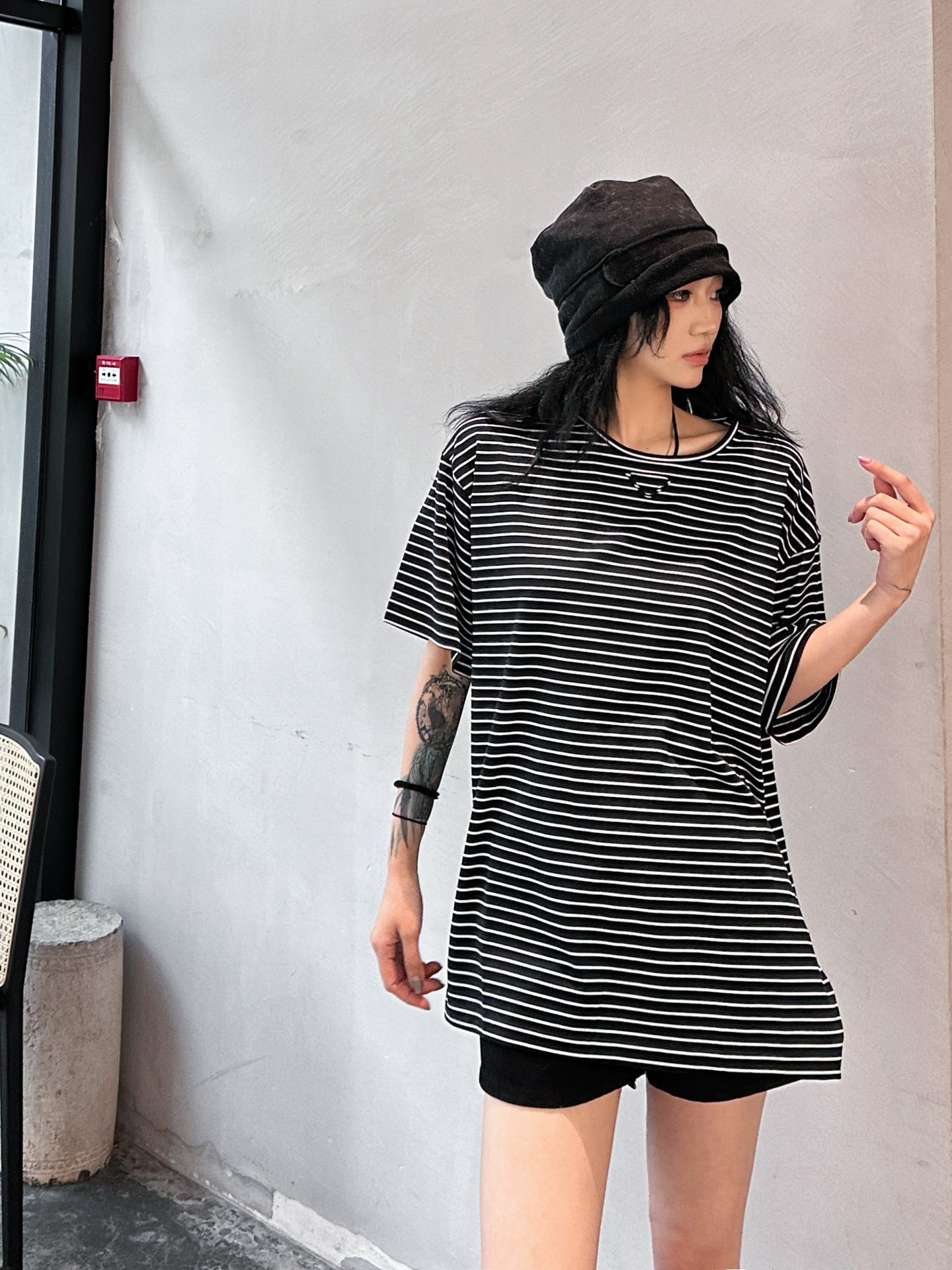 NO:325683,P home | New T-shirt, combed cotton fabric, ultra-high elasticity and slimming, large neckline design, chest triangle patch logo decoration, size Sml, tees, t-shirt, alexander wang19860909P家｜新款t恤,精梳棉面料,超高弹力显瘦满分,大领口设计,胸前三角贴布徽标装饰,尺码Sml,,tees，t-shirt,alexander wang,Women's clothing