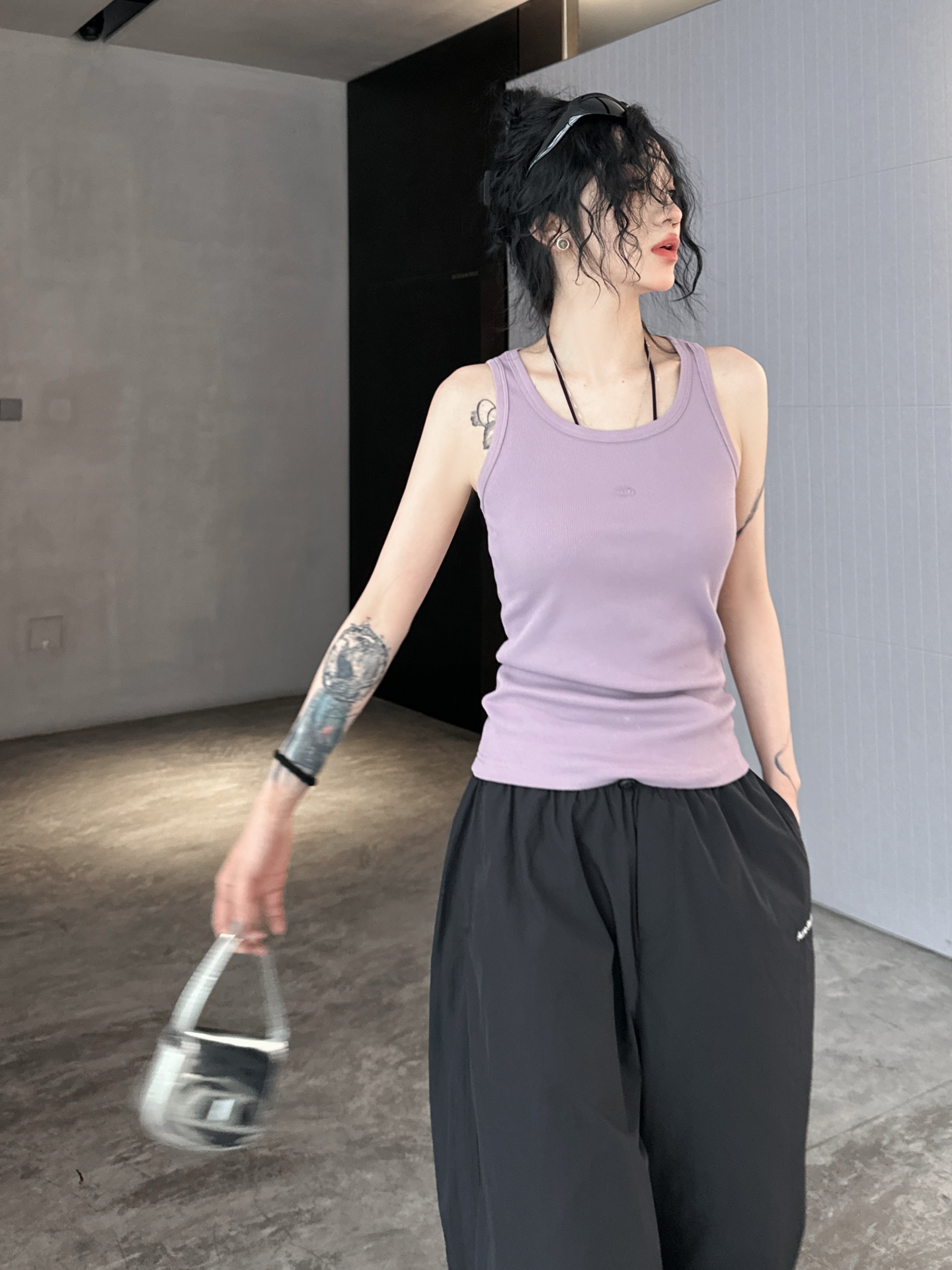 NO:326213,diesel | New vest, high elastic knit, soft and slim fit, U-neck design to modify the shoulder and neck lines, chest logo contrast color small, size Sml, alexander wang19860909diesel ｜新款背心,高弹力针织柔软修身不紧身,u领设计修饰肩颈线条,胸前logo撞色小巧思,尺码Sml,,alexander wang,Women's clothing