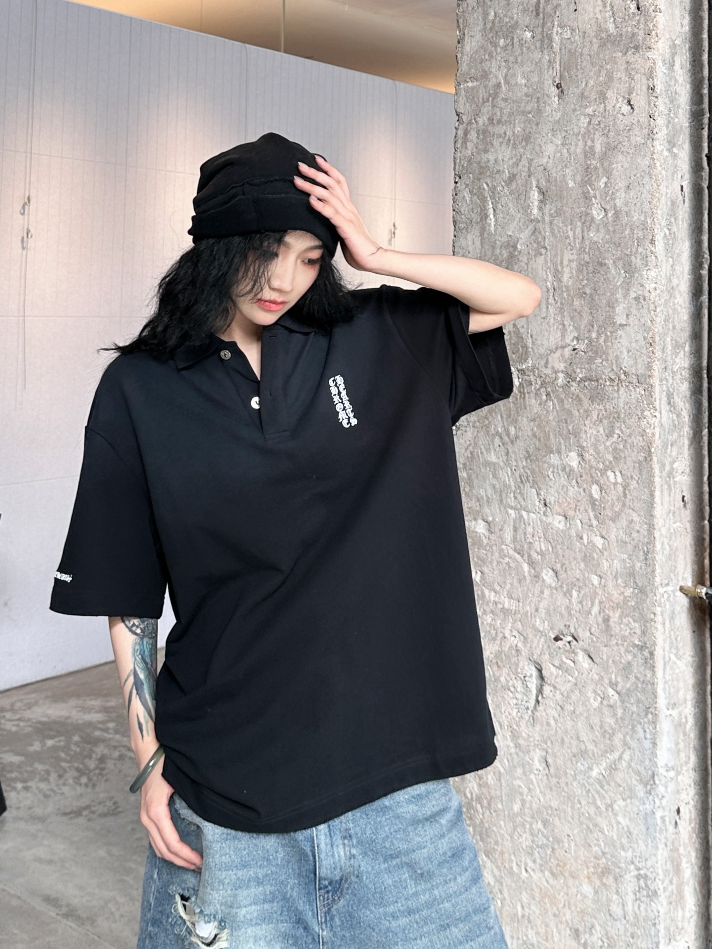 NO:317375,｜New T-shirt, pure cotton fabric, soft and comfortable upper body, heavy work and old color spray treatment, three-dimensional embroidery design on the chest sleeve edge, polo style is full of intelligence, loose style is the same as men and women, size Sml, tees, t-shirt, alexander wang19860909｜新款t恤,纯棉面料,手感柔软上身舒适,整身重工做旧喷色处理,胸前袖边立体刺绣设计,polo版型高智味十足,宽松版型男女同款,尺码Sml,,tees，t-shirt,alexander wang,Women's clothing