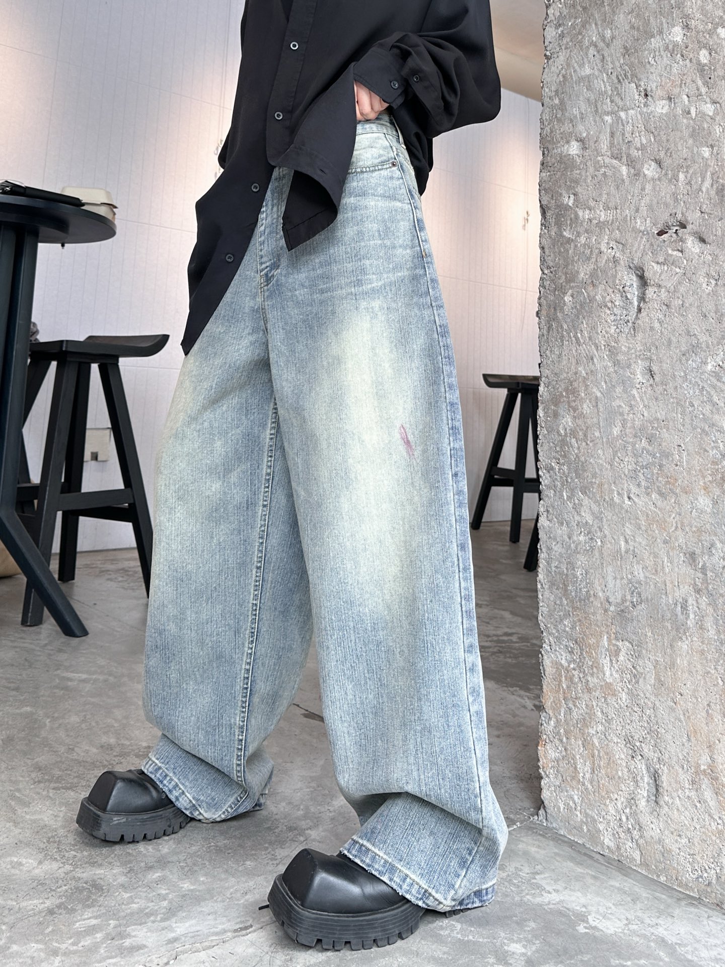 NO:317369,NEW｜New trousers, pure cotton denim fabric, whole-fitting cement slurry process, 100% imported cotton, three-dimensional cutting is simple and stylish, size SML, alexander wang19860909NEW｜新款长裤,纯棉牛仔面料,整身洗水泥浆工艺,百分百进口棉,立体裁剪简约有型, 尺码SML,,alexander wang,Women's clothing