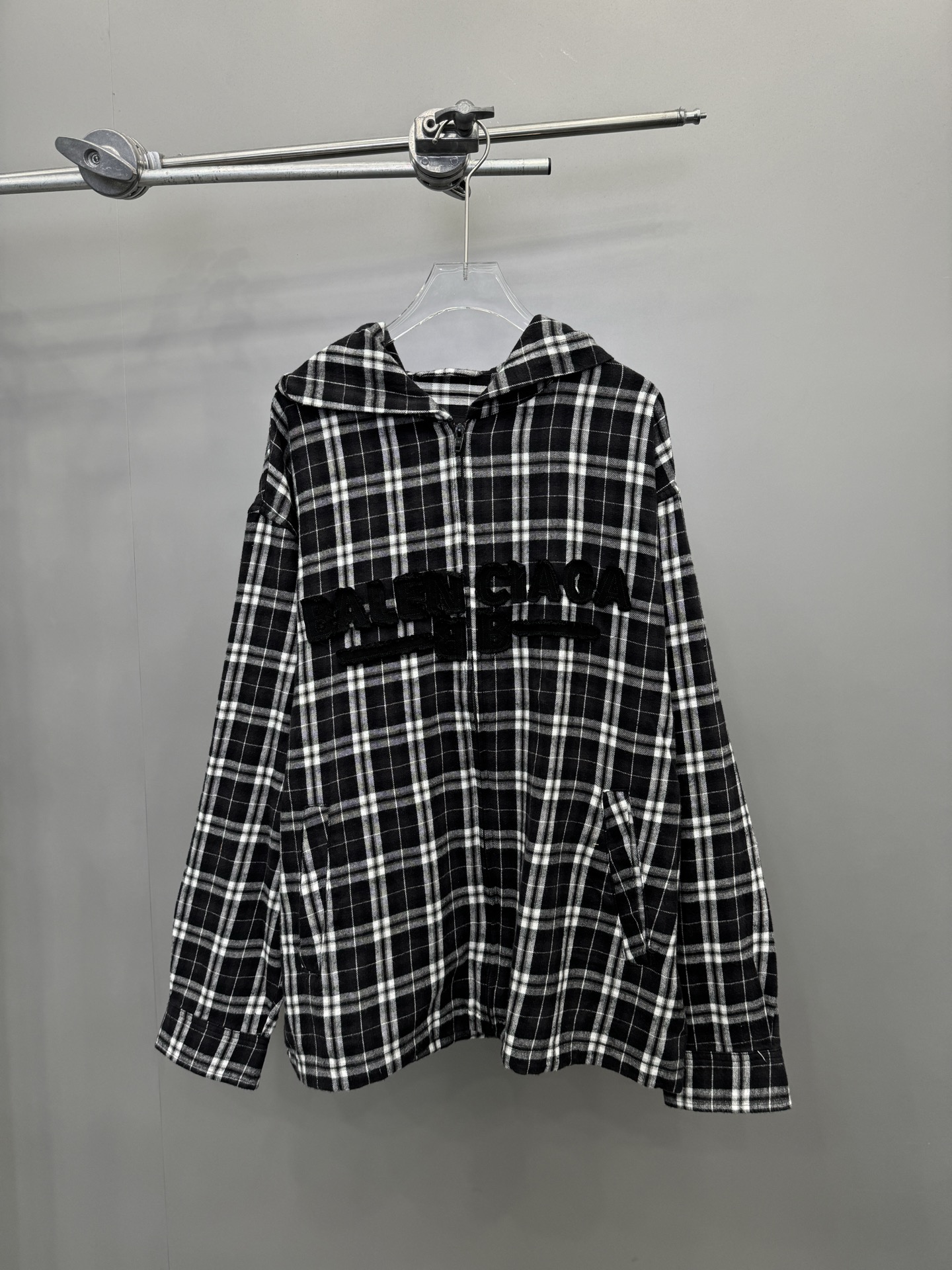 NO:317347,Top NEW｜New set of frosted cotton fabric soft, comfortable, light and breathable, fixed dyed plaid and versatile, matching with the latest patch embroidery logo, full of design, loose style, same style for men and women, size Sml, alexander wang19860909上衣 NEW｜新款套装磨毛棉面料柔软舒适轻薄透气,定染格纹百搭好穿,搭配最新贴布绣logo设计感十足,宽松版型男女同款,尺码Sml,,alexander wang,Women's clothing