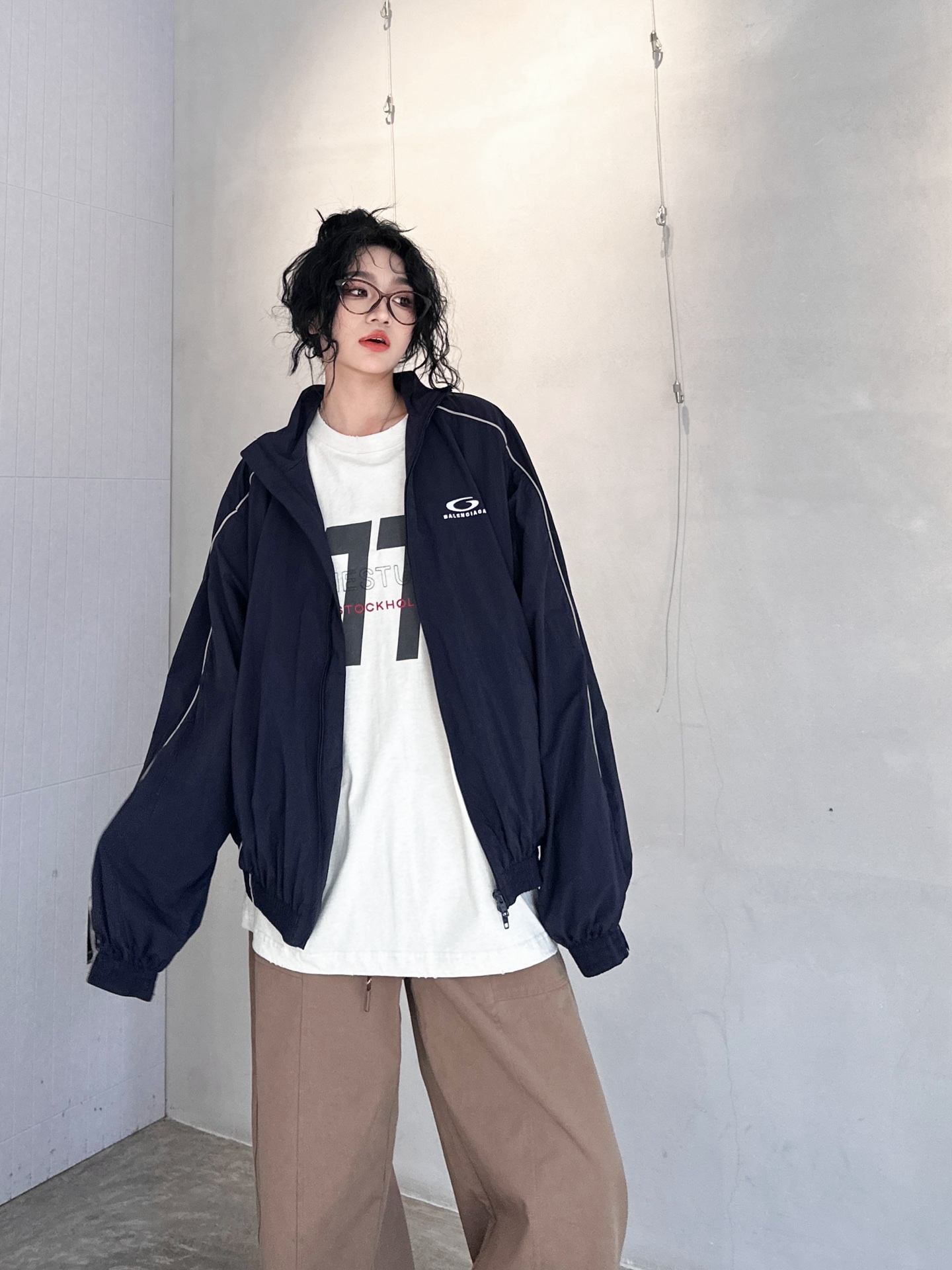 NO:318205,NEW｜New skin clothing, imported technology fiber fabric, ultra-thin breathable sun protection, windbreaker style is very handsome, three-dimensional embroidery design on the chest, elastic band design on the hem, loose style for men and women, size Sml, alexander wang19860909NEW｜新款皮肤衣,进口科技纤维面料,超薄透气防晒,风衣版型帅气十足,胸前立体刺绣设计,下摆松紧带设计,宽松版型男女同款,尺码Sml,,alexander wang,Women's clothing