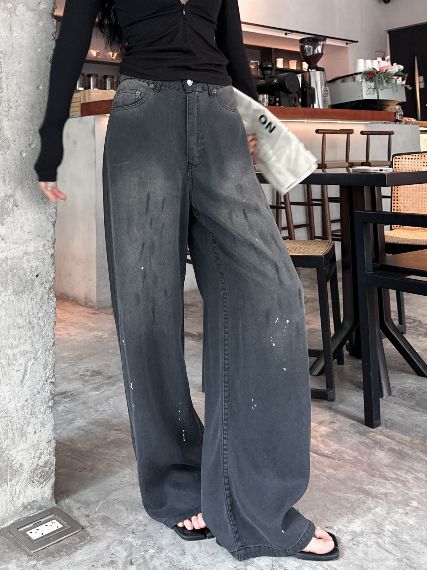 NO:318202,ACNE｜New trousers, heavyweight Tencel denim fabric, comfortable, soft and delicate, exquisite and detailed physical details, straight-tube-modified leg shape, whole body-made old washing process, size sml [Washing instructions are made of silk-specific detergent, the water temperature should not exceed 40℃ during washing, squeeze and wash, avoid twisting, should be spread out and dry, do not expose the sun],,acne studios,alexander wang19860909ACNE｜新款长裤,重磅天丝牛仔面料,手感舒适柔软细腻,实物细节处理精致满分,直筒型修饰腿型,整身做旧水洗工艺,尺码sml ［洗涤须知采用丝质专用洗涤剂,洗涤时水温不超过40℃,挤压洗,忌拧绞,宜摊阴干,勿暴晒］,,acne studios,alexander wang,Women's clothing