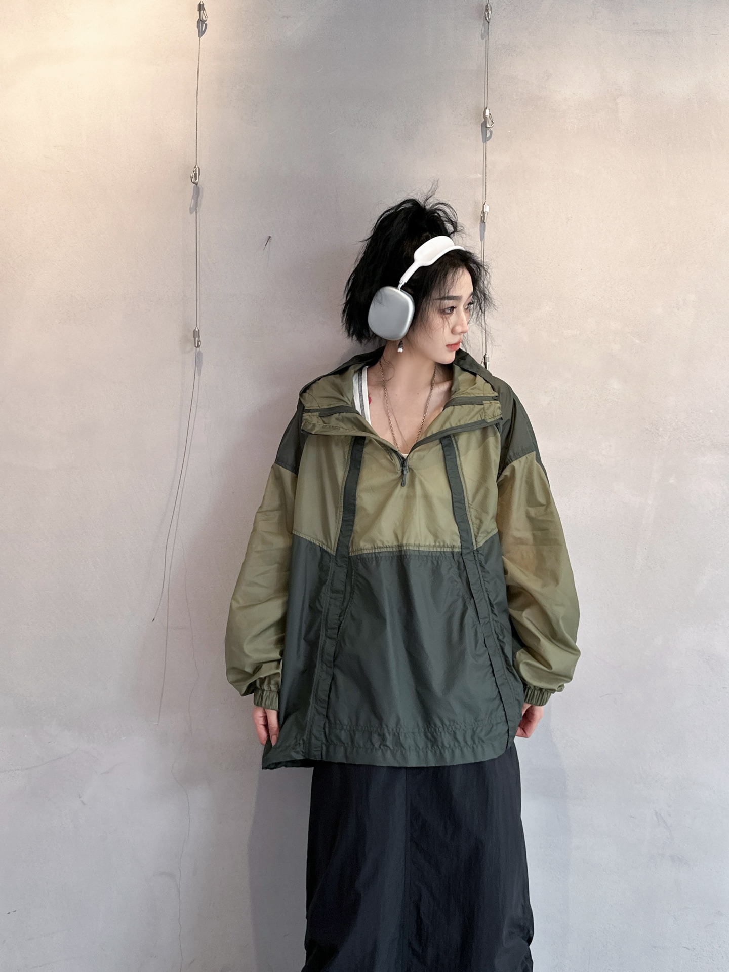 NO:318193,ARC｜New skin clothing, imported technology fiber fabric, customized contrasting dark pattern printing design, ultra-thin breathable sun protection, windbreaker style is very handsome, classic printed logo decoration on the chest, elastic band on the hem, loose style for men and women, size Sml [Washing instructions: Polyester fiber should be washed with cold water or warm water, the dark and light colors should be separated, the shade should be dried during drying, and not exposed to the sun to avoid wrinkles], alexander wang19860909ARC｜新款皮肤衣,进口科技纤维面料,定制撞色暗纹印花设计,超薄透气防晒,风衣版型帅气十足,胸前经典印花logo装饰,下摆松紧带,宽松版型男女同款,尺码Sml ［洗涤须知聚酯纤维 宜用冷水或温水洗涤,深浅颜色分开,晾晒时宜阴干,不可暴晒以免生皱］,,alexander wang,Women's clothing