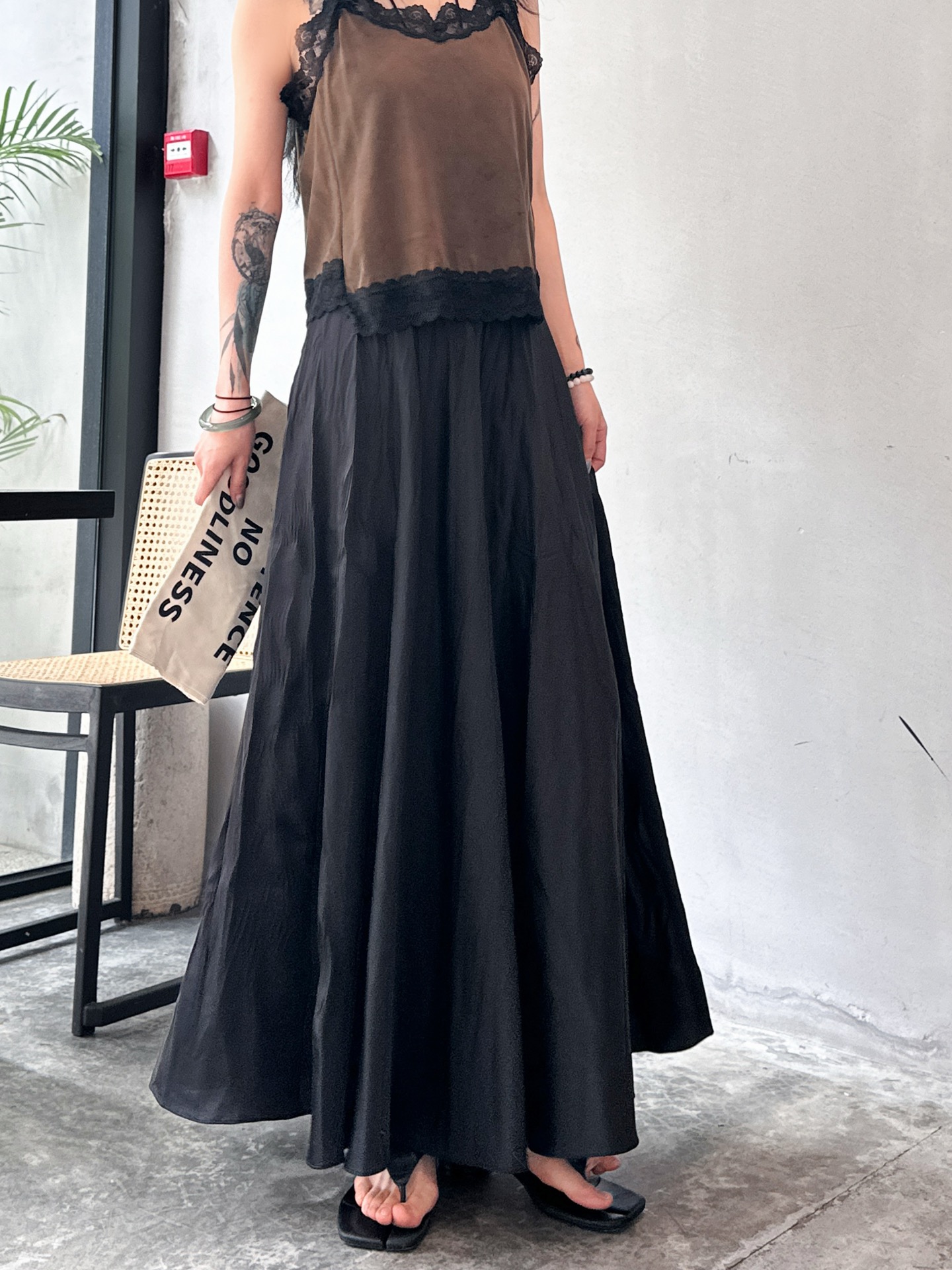NO:318190,NEW｜New long skirt, imitation acetic acid fabric, high temperature pleated craftsmanship for the whole body, A-shaped paper with a full feel, size Sml, skirts, alexander wang19860909NEW｜新款长裙,仿醋酸面料,整身高温压褶工艺,a字版型纸片人感拉满,尺码Sml,,skirts,alexander wang,Women's clothing
