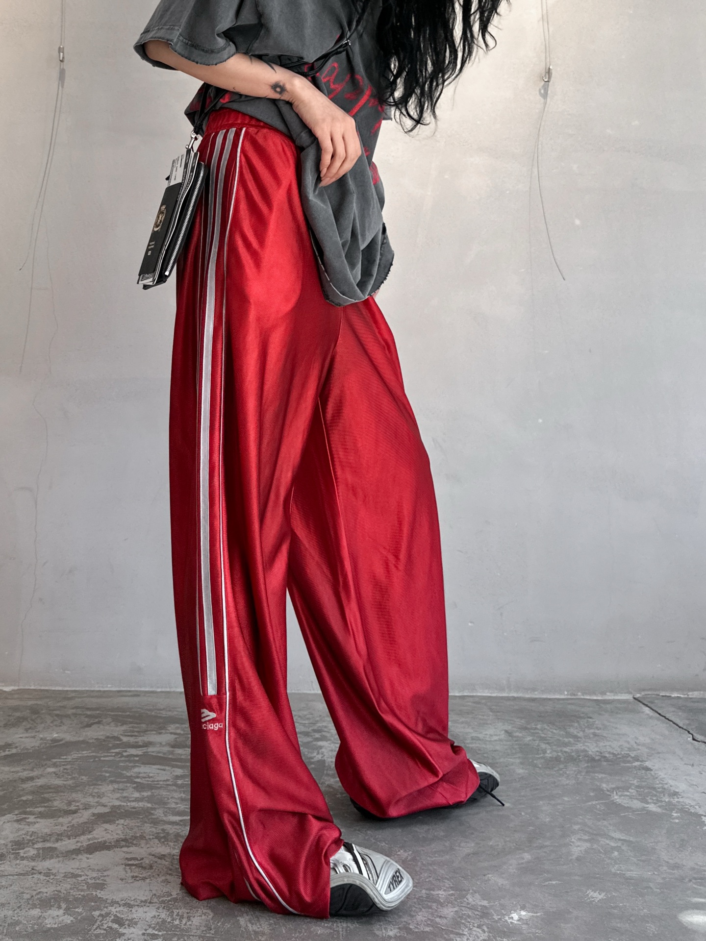 NO:318187,NEW｜New sports trousers, recycled fiber fabric, light and breathable upper body comfort, waist elastic band design, side seam splicing webbing, ultra-dense three-dimensional plain embroidery size Sml, alexander wang19860909NEW｜新款运动长裤,再生纤维面料,轻薄透气上身舒适,腰部松紧带设计,侧缝拼接织带,口袋处超密立体平纹刺绣尺码Sml,,alexander wang,Women's clothing